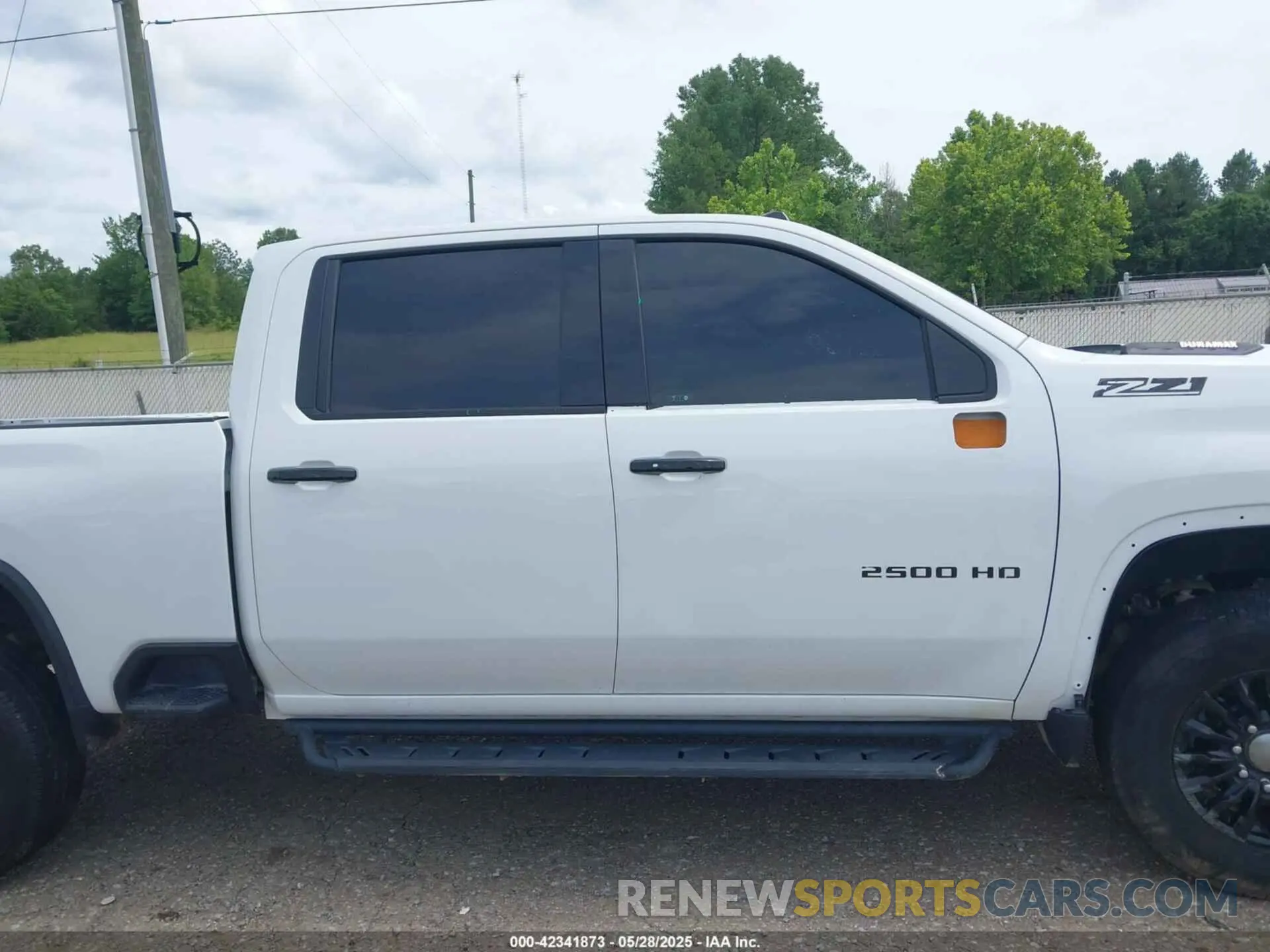 17 Photograph of a damaged car 2GC4YPEY2R1202096 CHEVROLET SILVERADO 2500HD 2024
