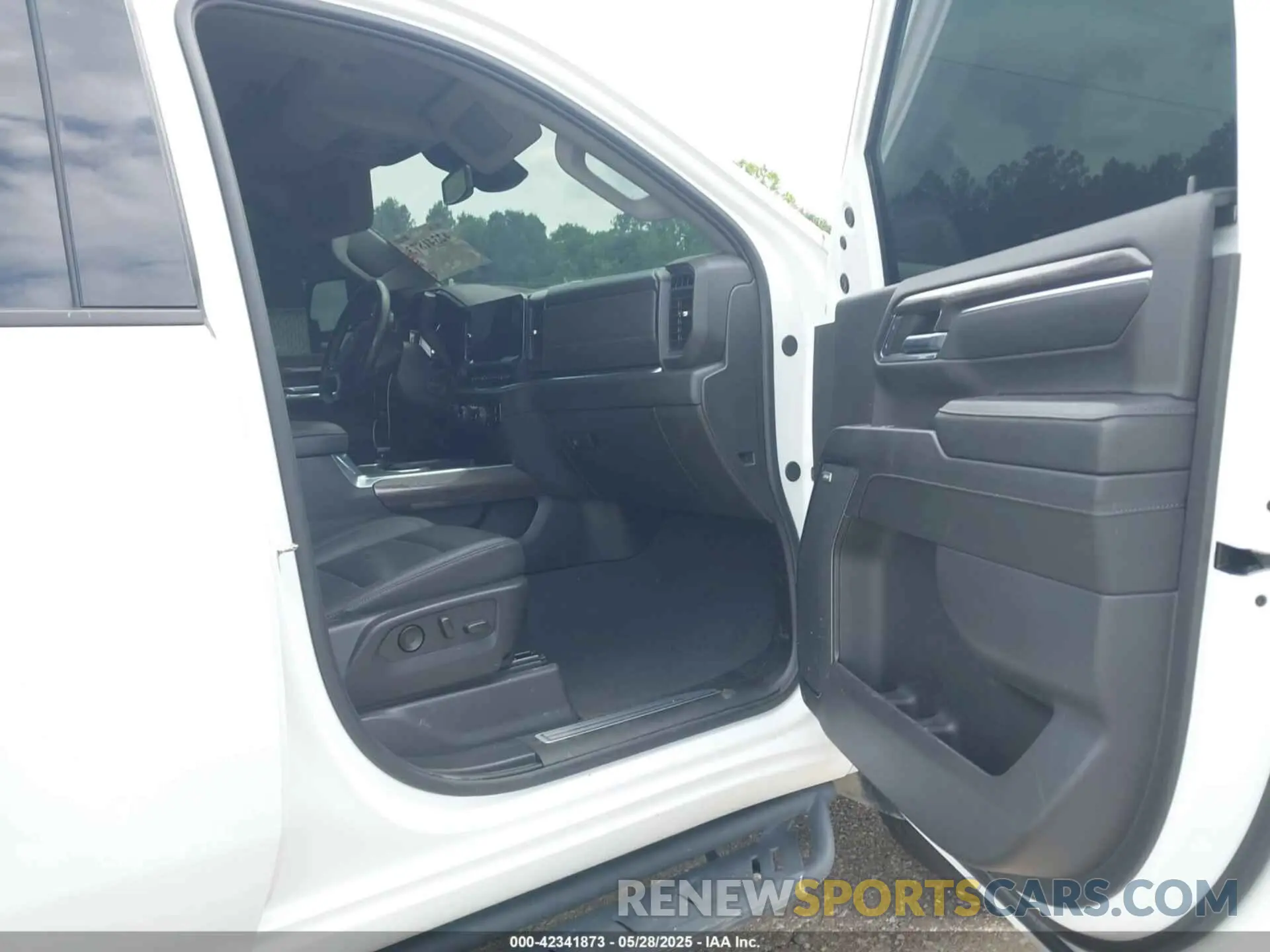 21 Photograph of a damaged car 2GC4YPEY2R1202096 CHEVROLET SILVERADO 2500HD 2024