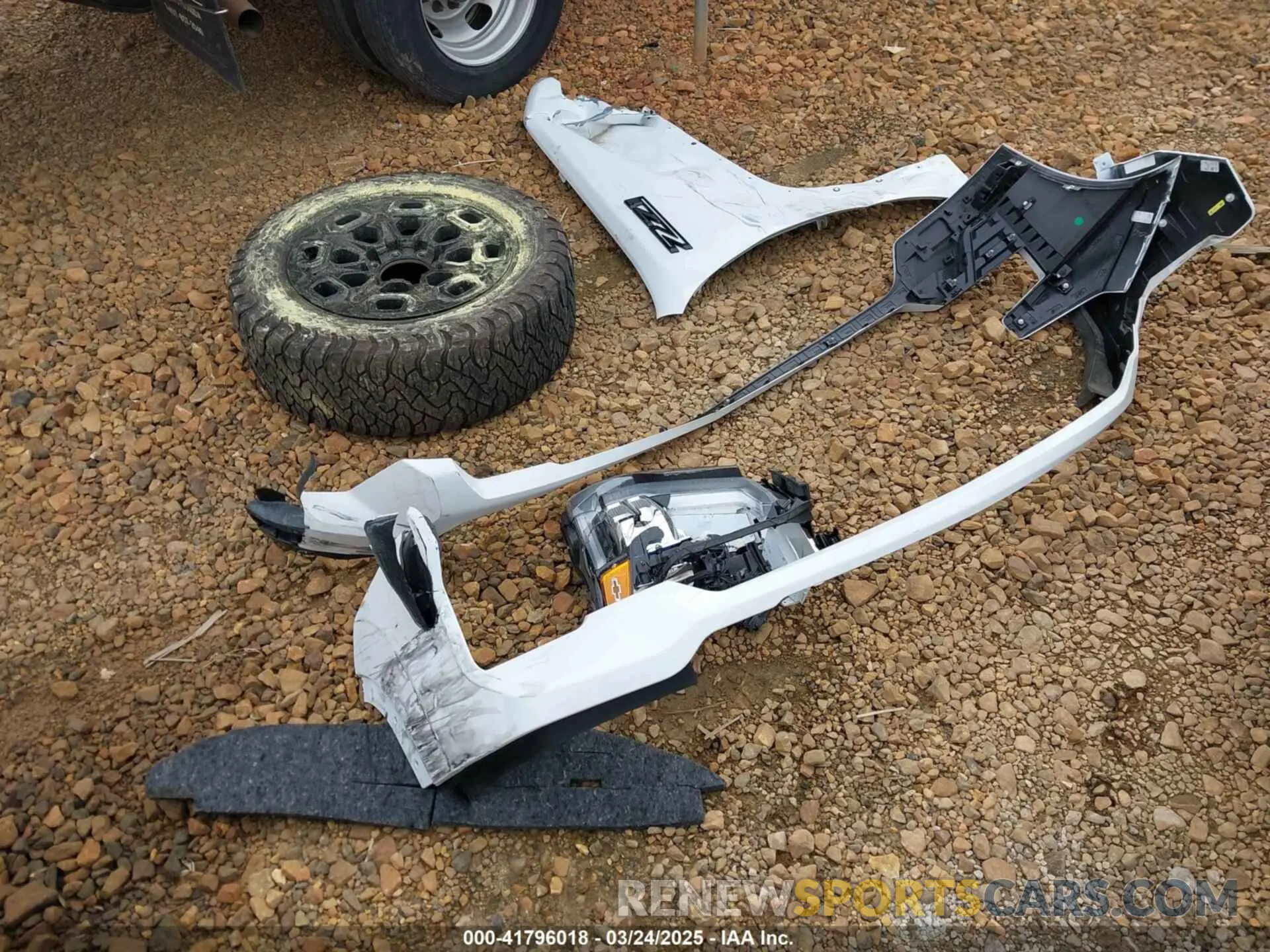 12 Photograph of a damaged car 2GC4YPEY3R1256264 CHEVROLET SILVERADO 2500HD 2024