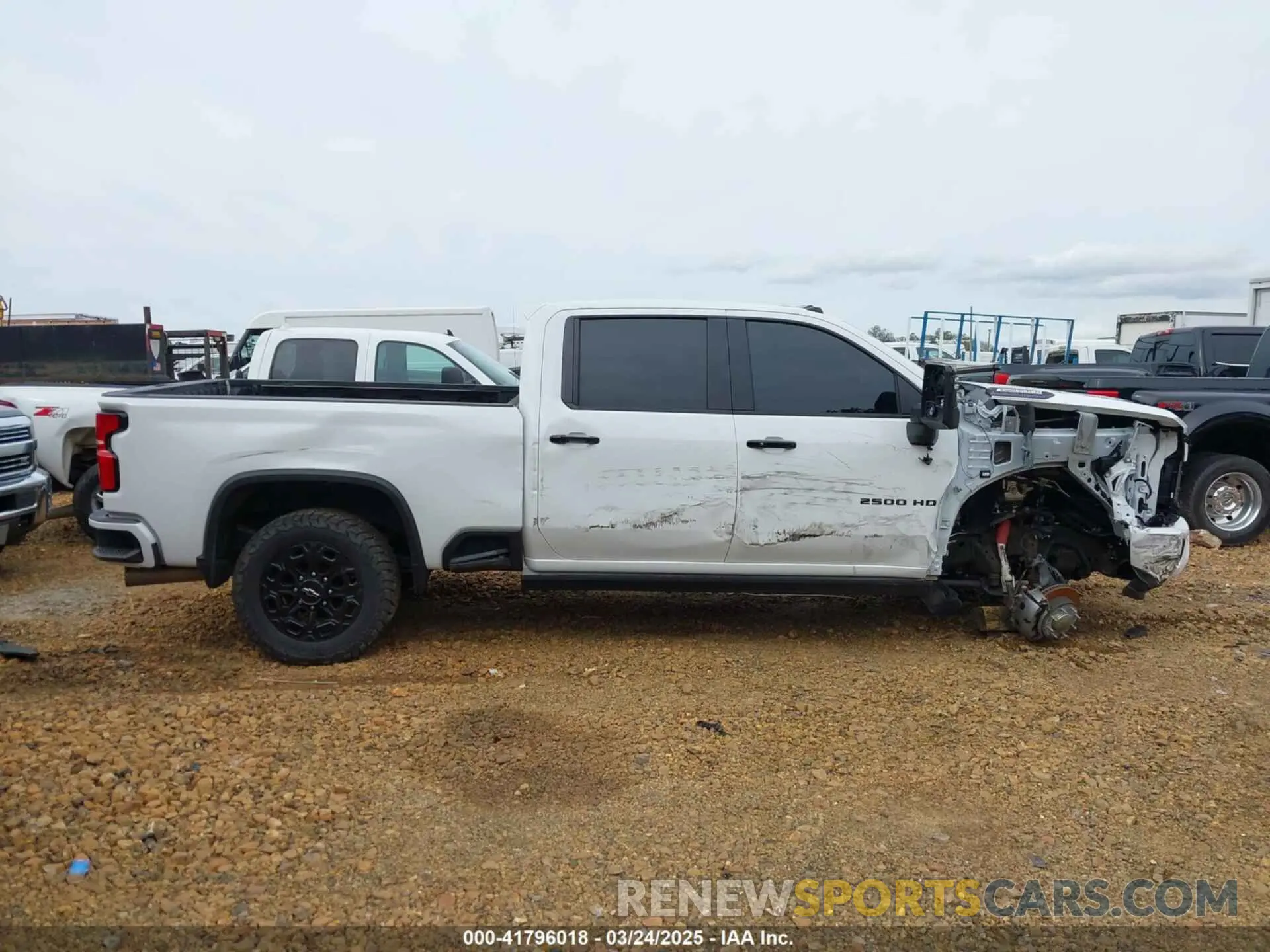 14 Photograph of a damaged car 2GC4YPEY3R1256264 CHEVROLET SILVERADO 2500HD 2024