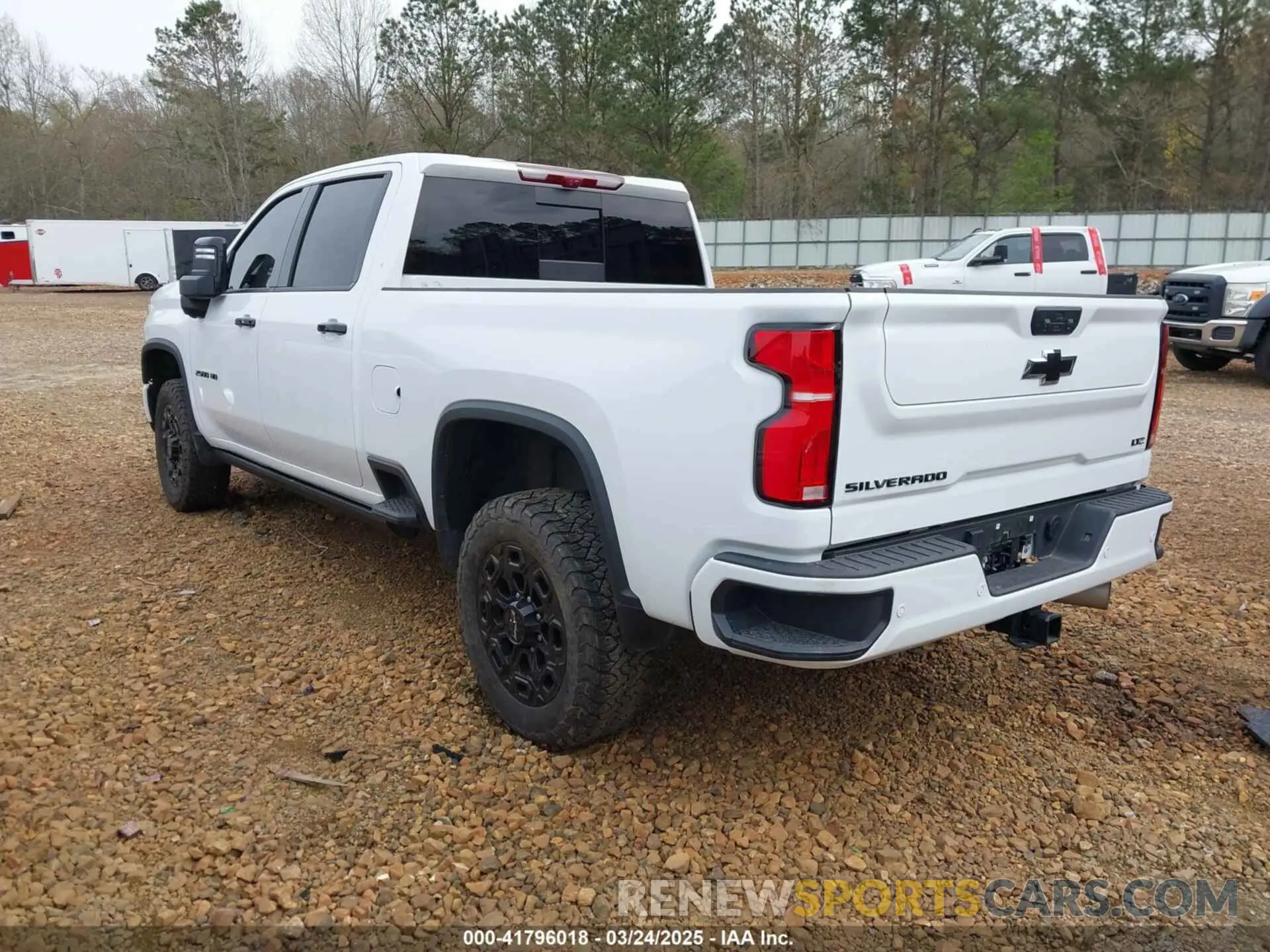 3 Photograph of a damaged car 2GC4YPEY3R1256264 CHEVROLET SILVERADO 2500HD 2024