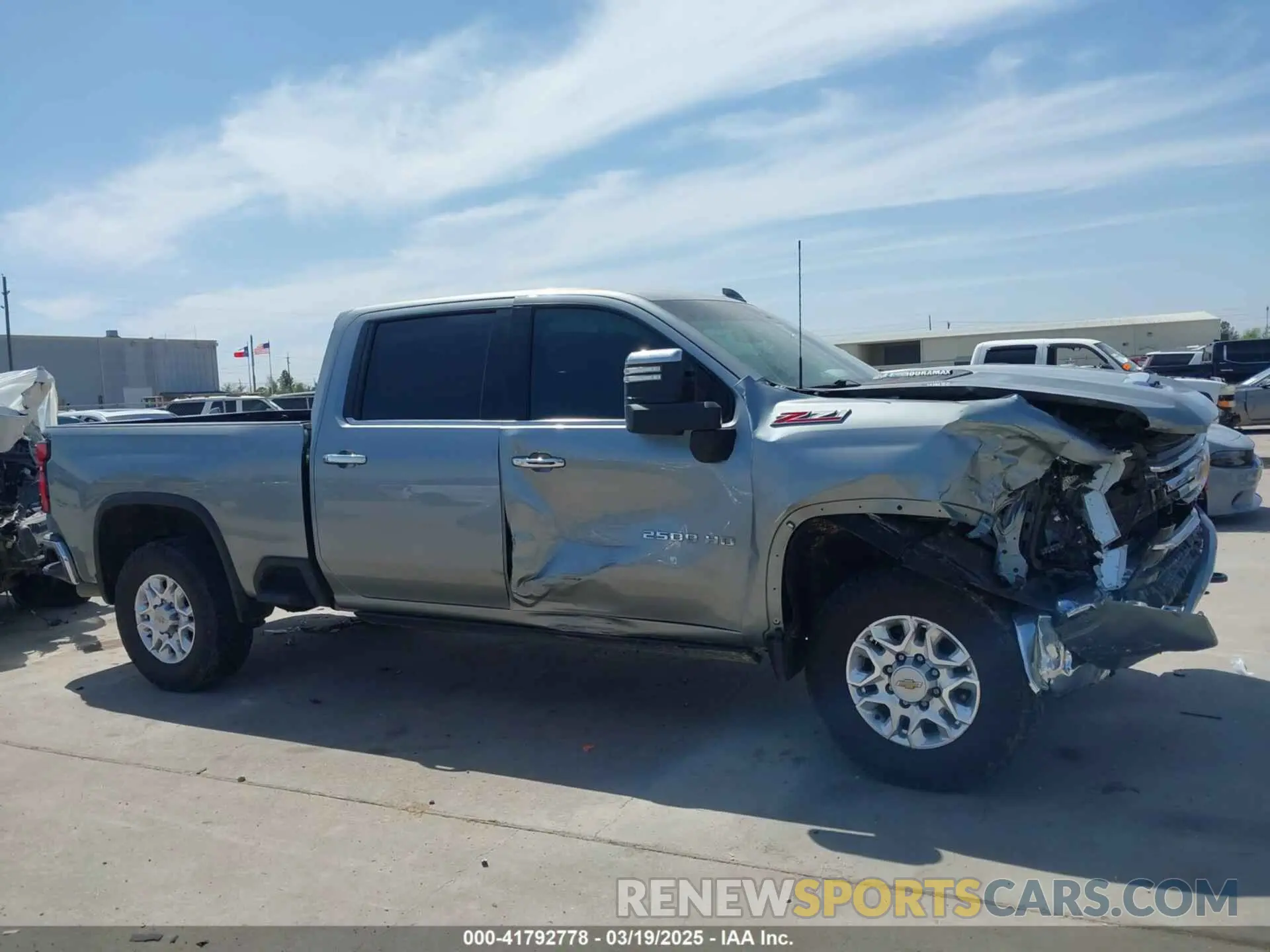 14 Photograph of a damaged car 2GC4YPEY5R1107368 CHEVROLET SILVERADO 2500HD 2024