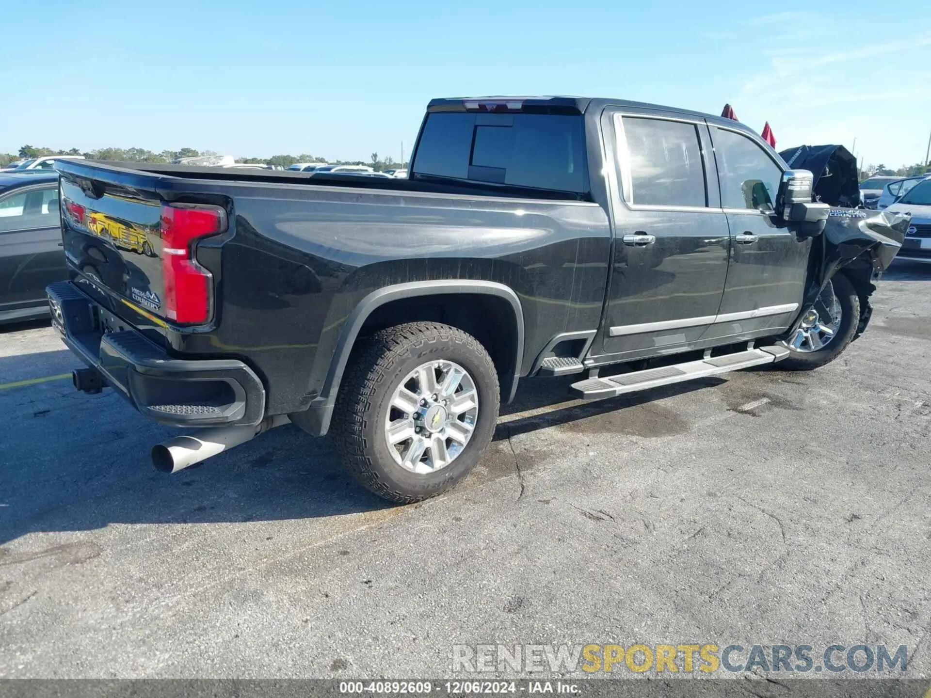 4 Photograph of a damaged car 2GC4YREY2R1109932 CHEVROLET SILVERADO 2500HD 2024