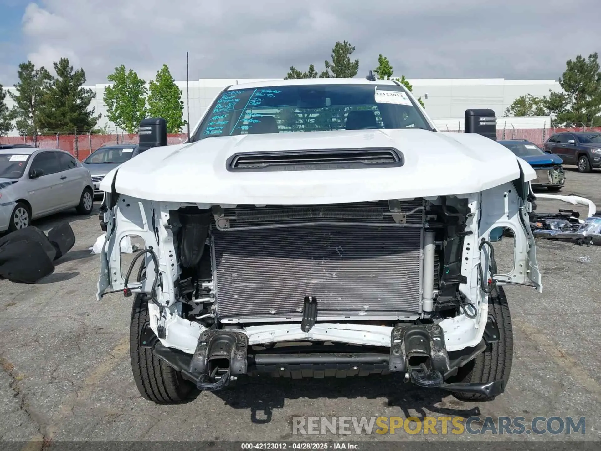 13 Photograph of a damaged car 1GC0ALE71SF210790 CHEVROLET SILVERADO 2500HD 2025