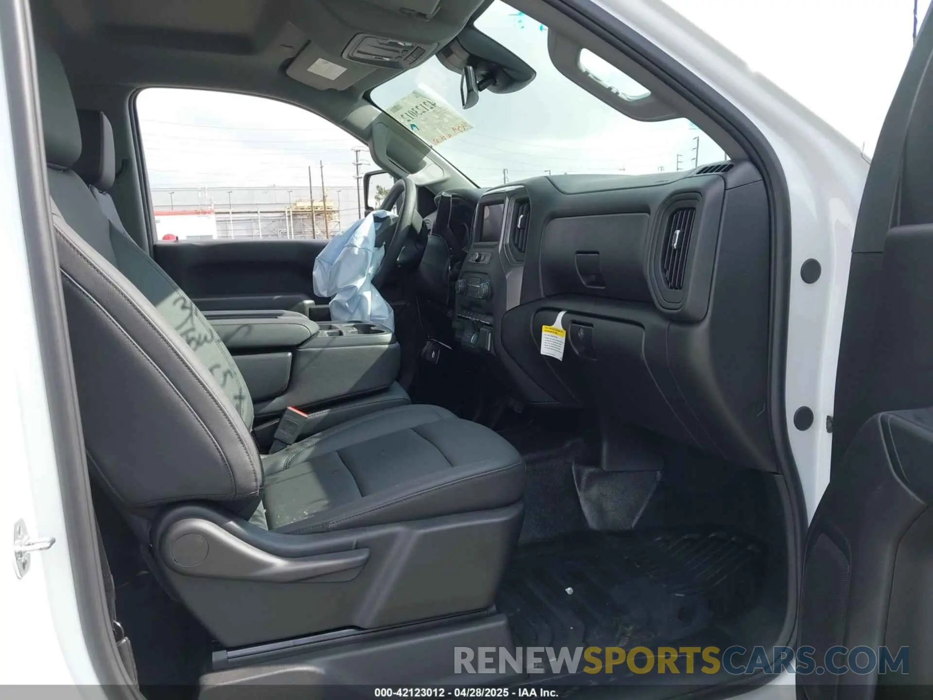 5 Photograph of a damaged car 1GC0ALE71SF210790 CHEVROLET SILVERADO 2500HD 2025