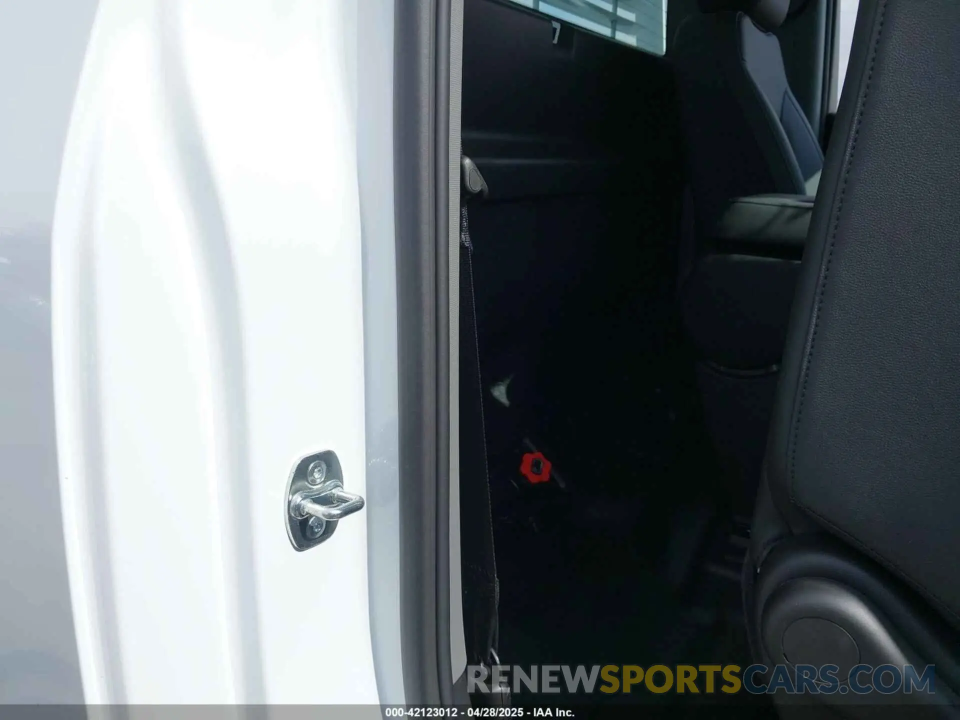 8 Photograph of a damaged car 1GC0ALE71SF210790 CHEVROLET SILVERADO 2500HD 2025