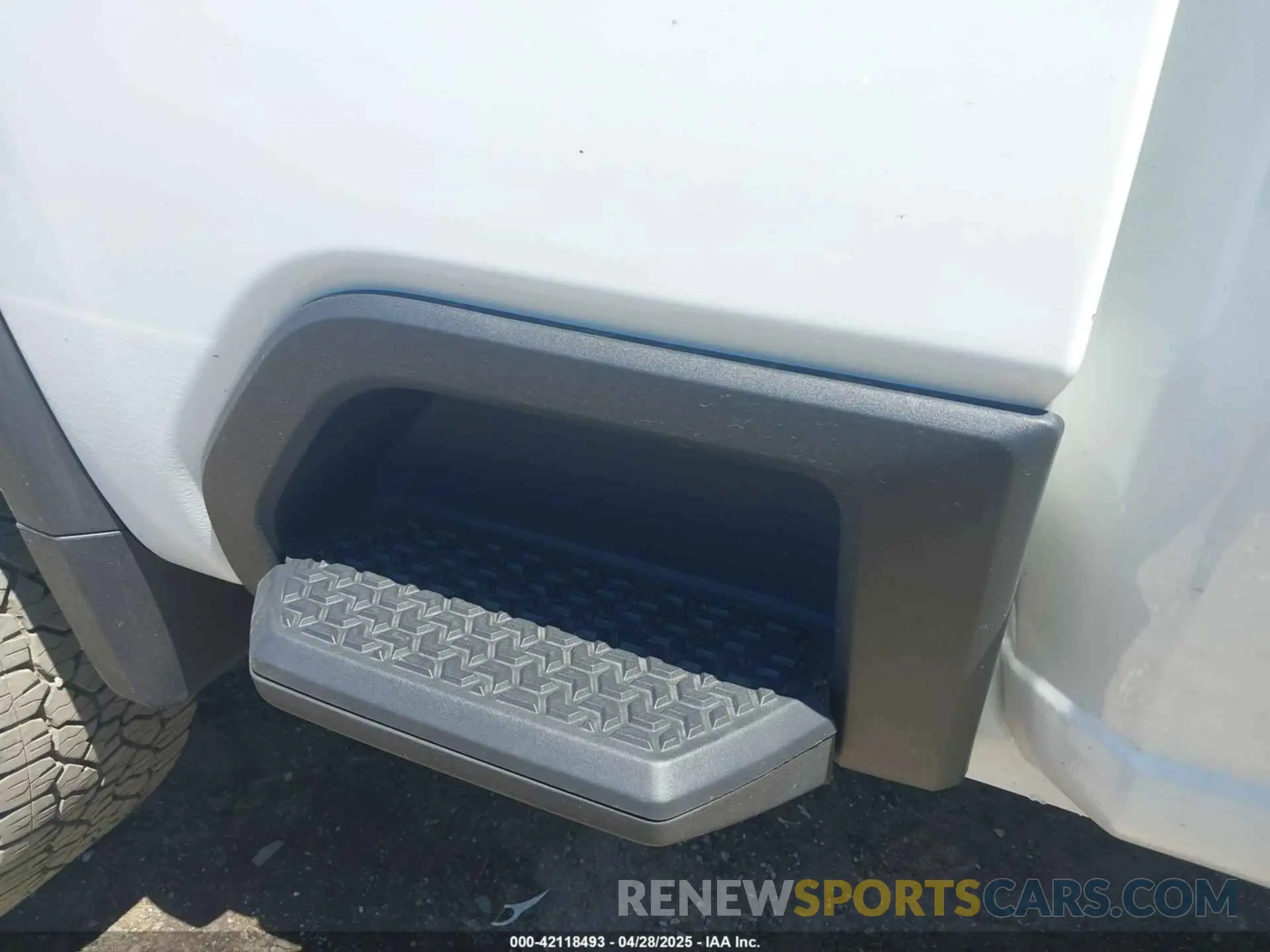 13 Photograph of a damaged car 1GC4KME79SF145305 CHEVROLET SILVERADO 2500HD 2025