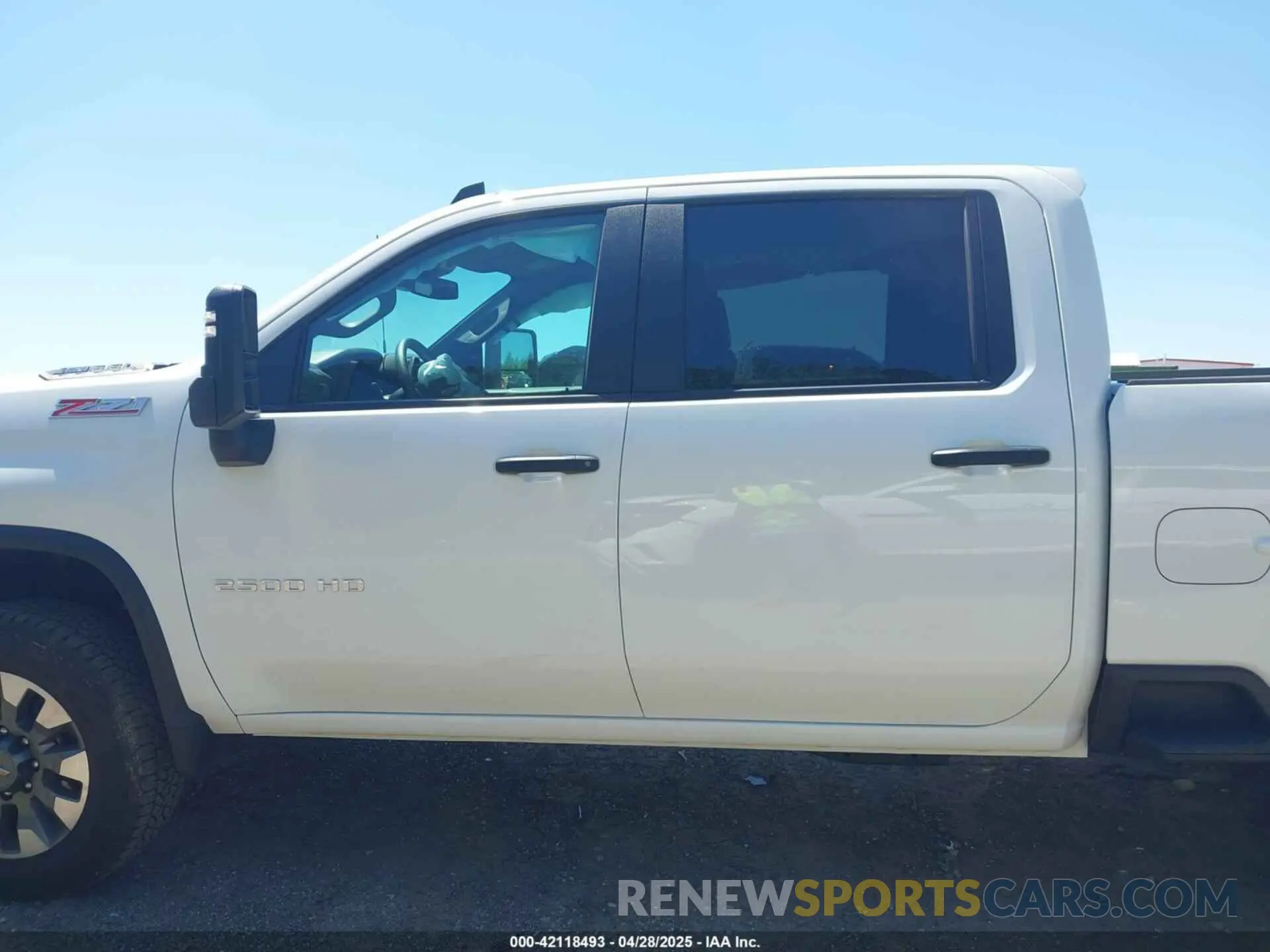 17 Photograph of a damaged car 1GC4KME79SF145305 CHEVROLET SILVERADO 2500HD 2025