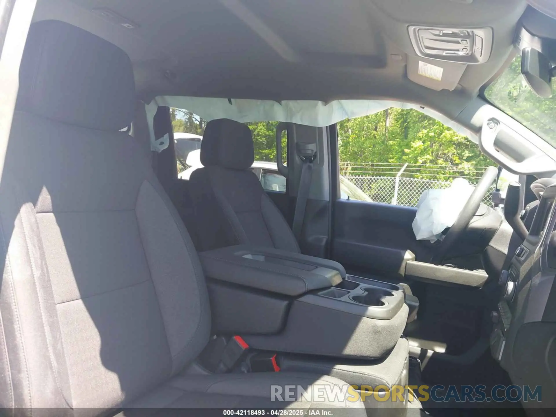6 Photograph of a damaged car 1GC4KME79SF145305 CHEVROLET SILVERADO 2500HD 2025