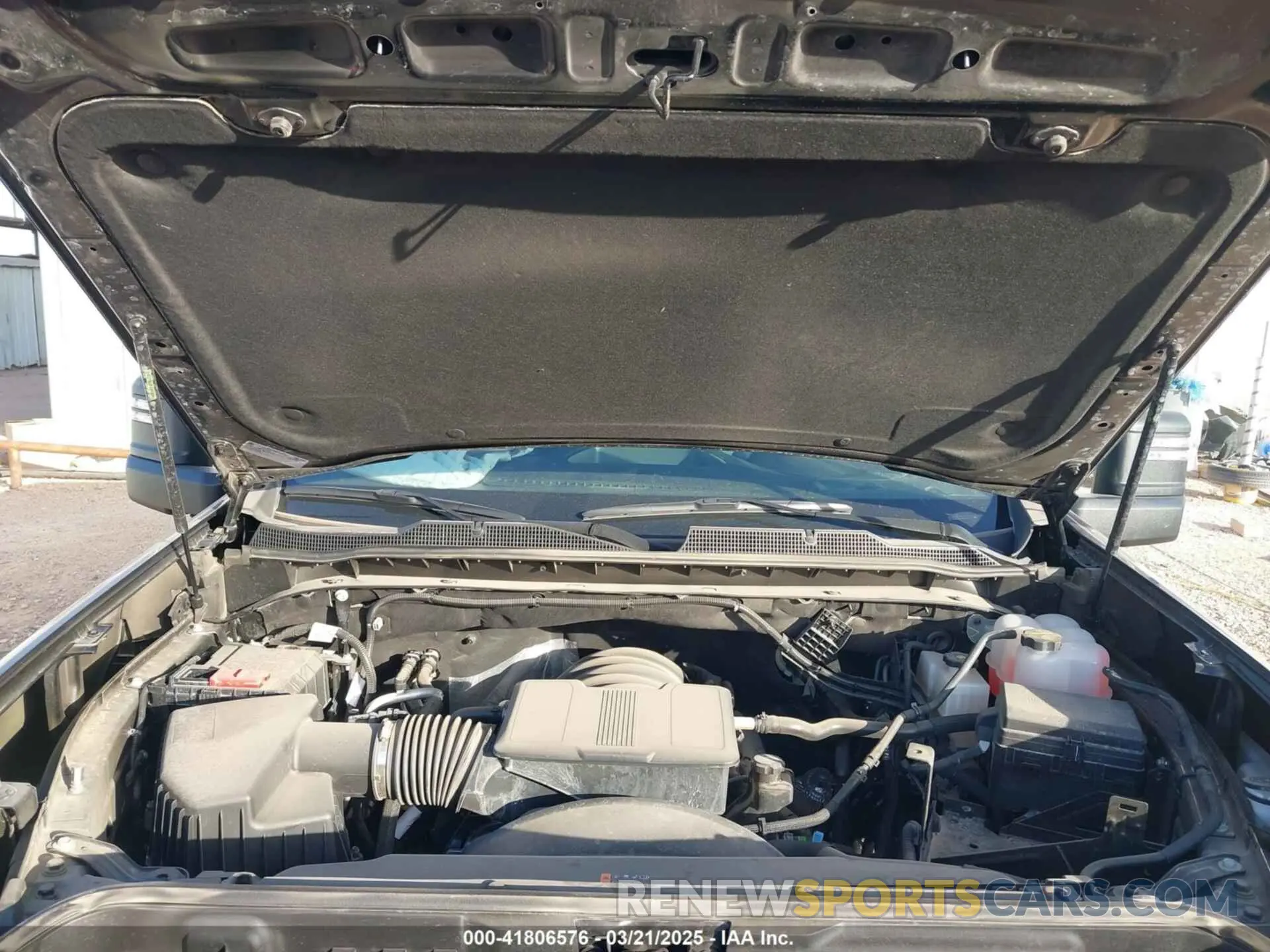 9 Photograph of a damaged car 1GC4KME7XSF145040 CHEVROLET SILVERADO 2500HD 2025