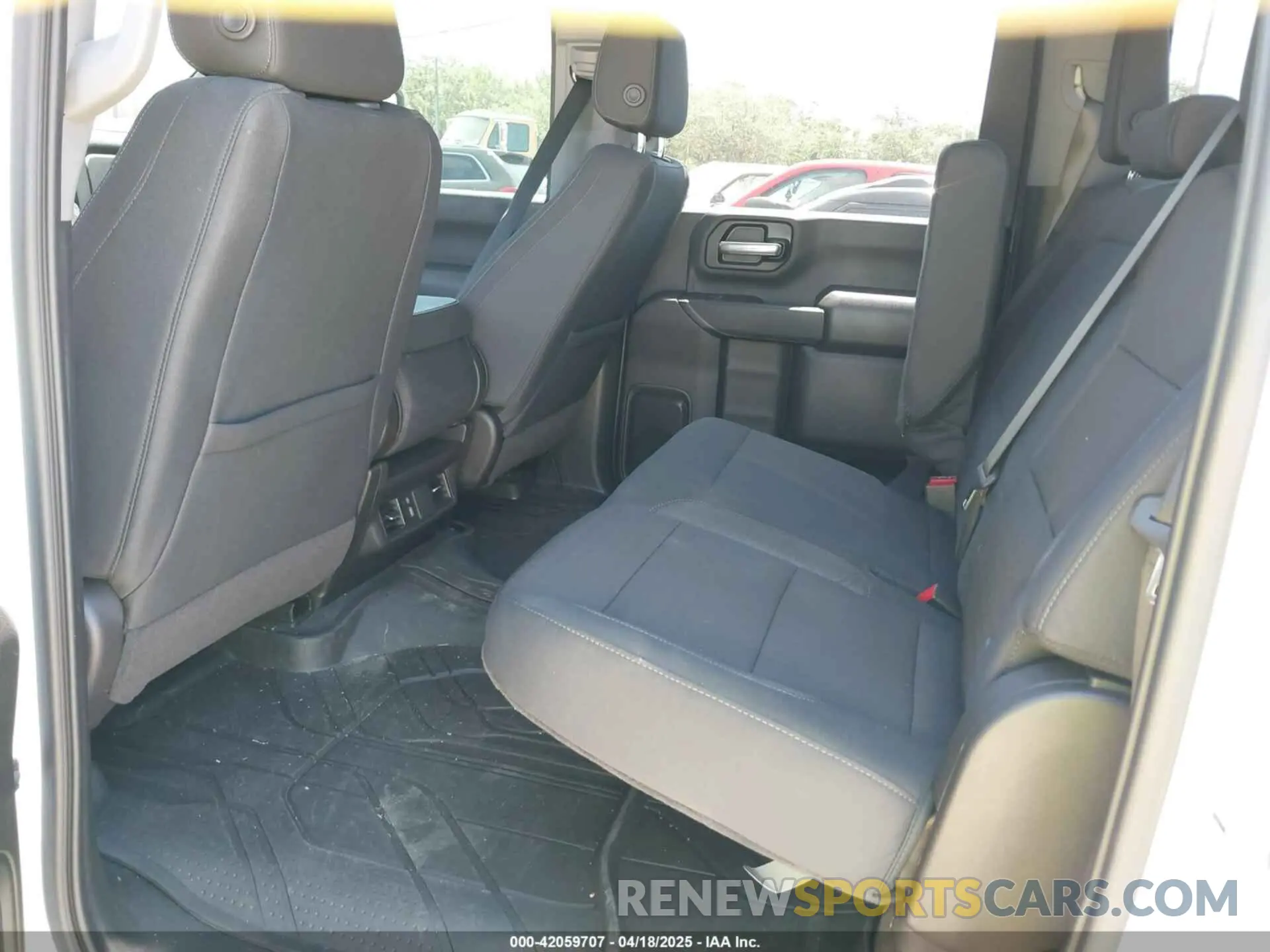7 Photograph of a damaged car 1GC4KMEY4SF159489 CHEVROLET SILVERADO 2500HD 2025
