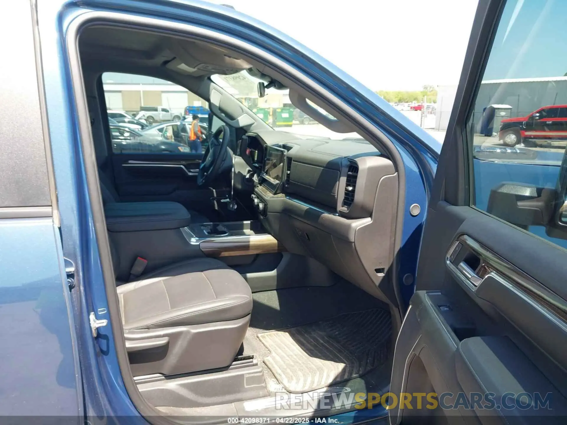 7 Photograph of a damaged car 1GC4KNE71SF104320 CHEVROLET SILVERADO 2500HD 2025