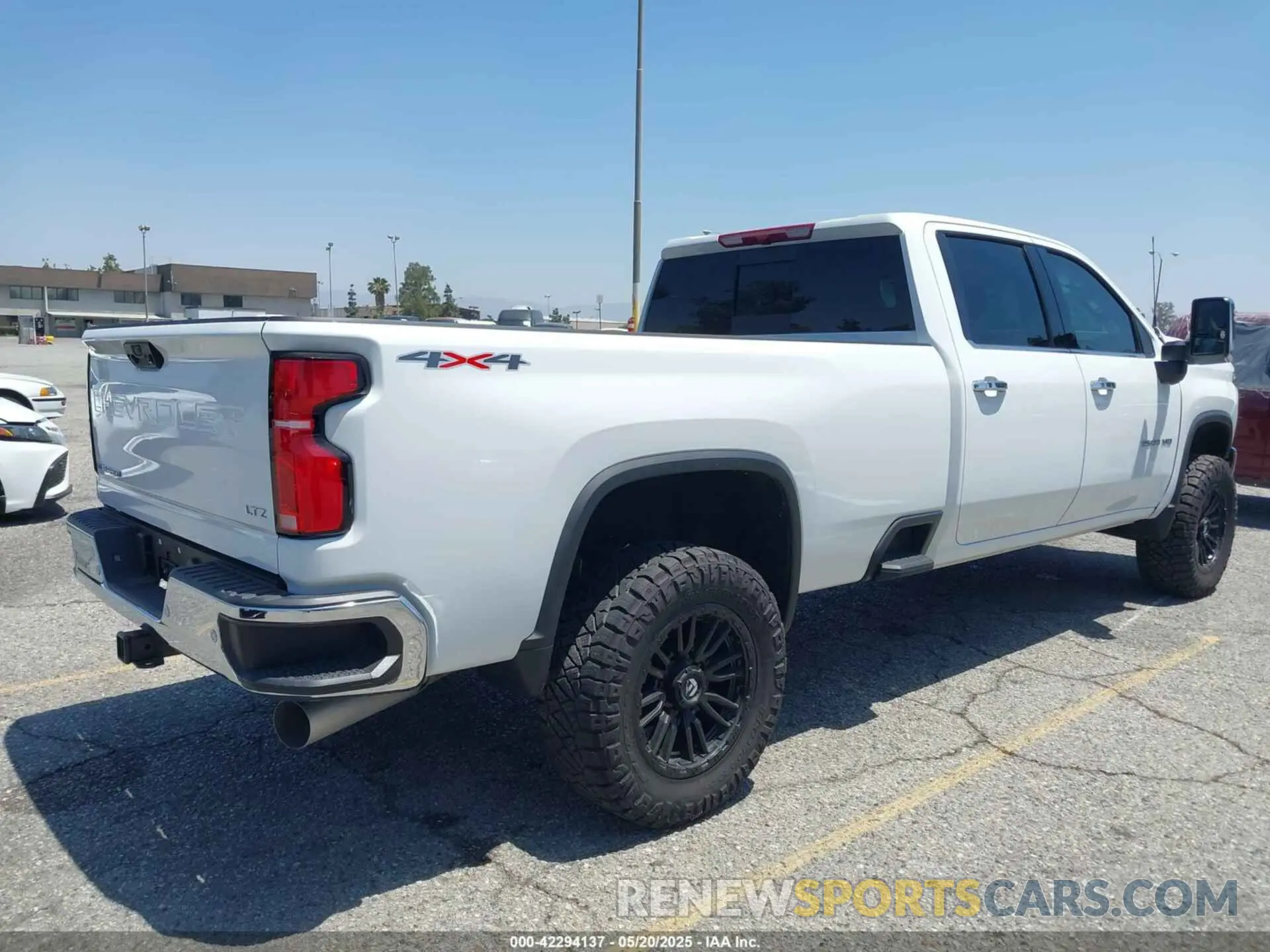 4 Photograph of a damaged car 1GC4KPEY7SF148925 CHEVROLET SILVERADO 2500HD 2025
