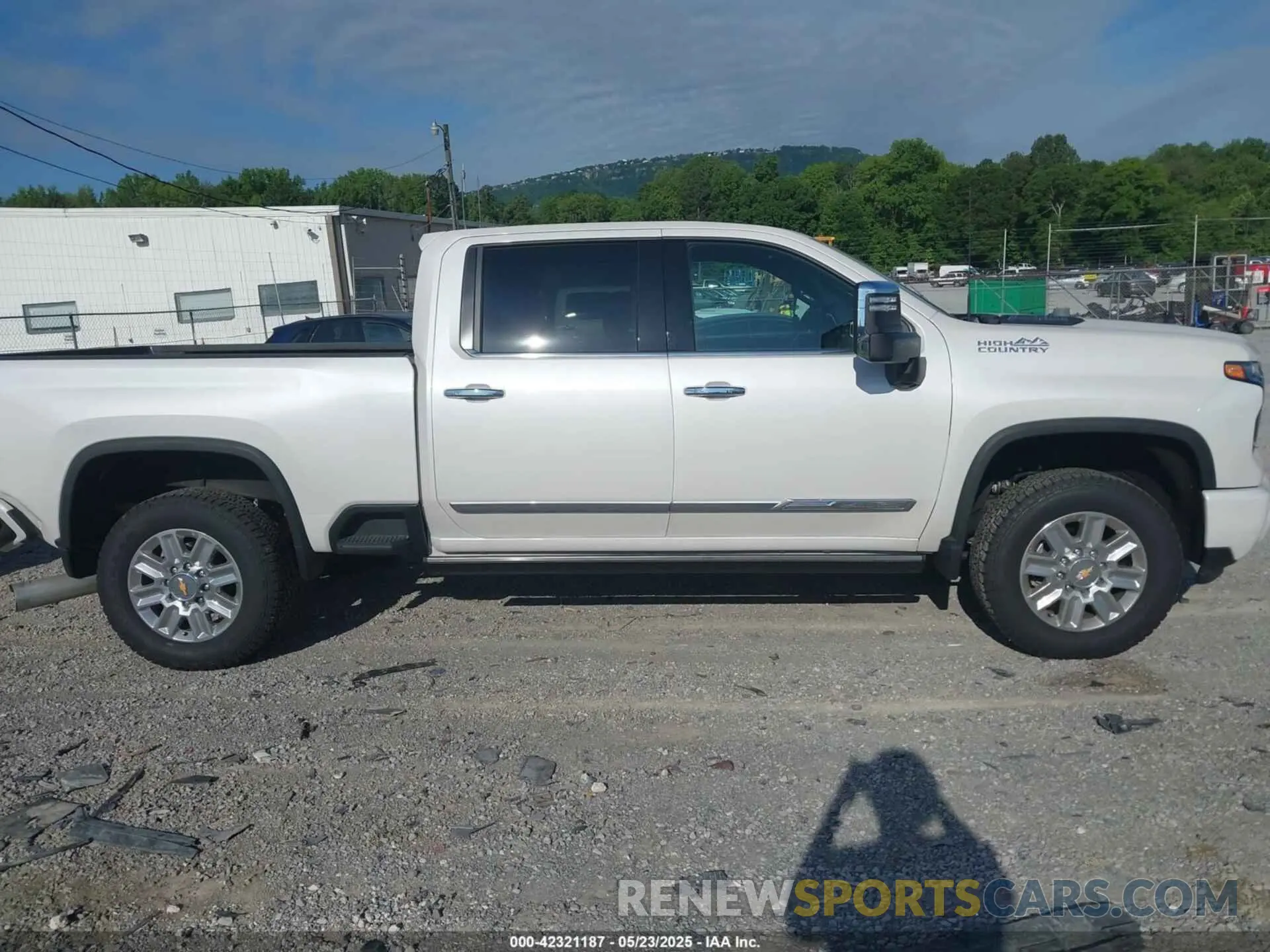 13 Photograph of a damaged car 1GC4KREY6SF238336 CHEVROLET SILVERADO 2500HD 2025