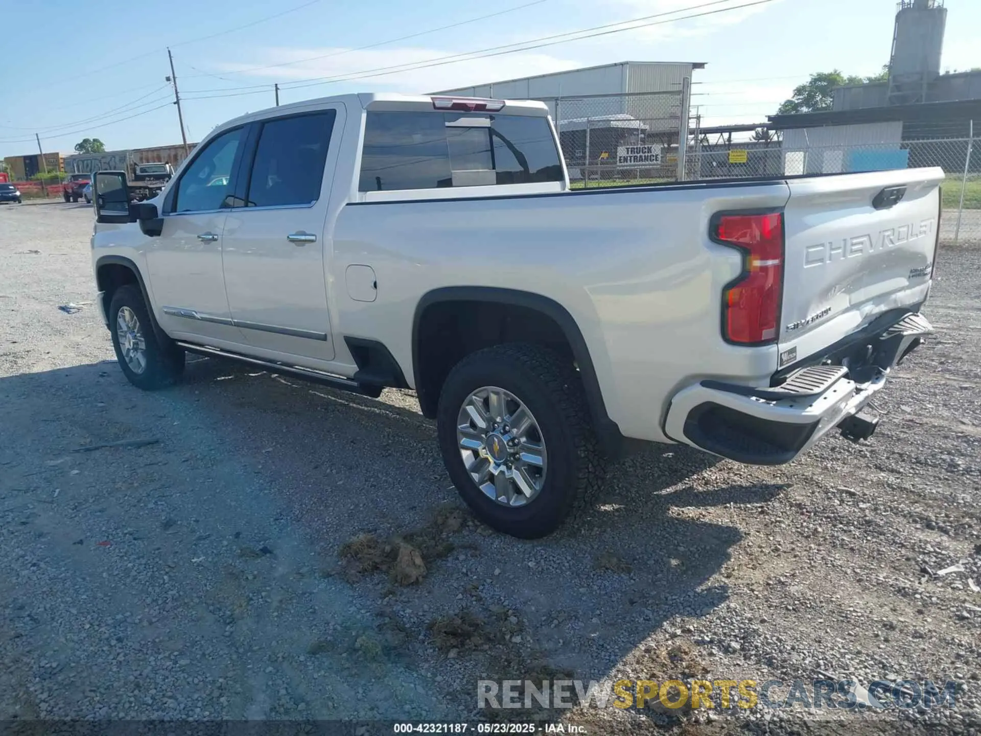 3 Photograph of a damaged car 1GC4KREY6SF238336 CHEVROLET SILVERADO 2500HD 2025