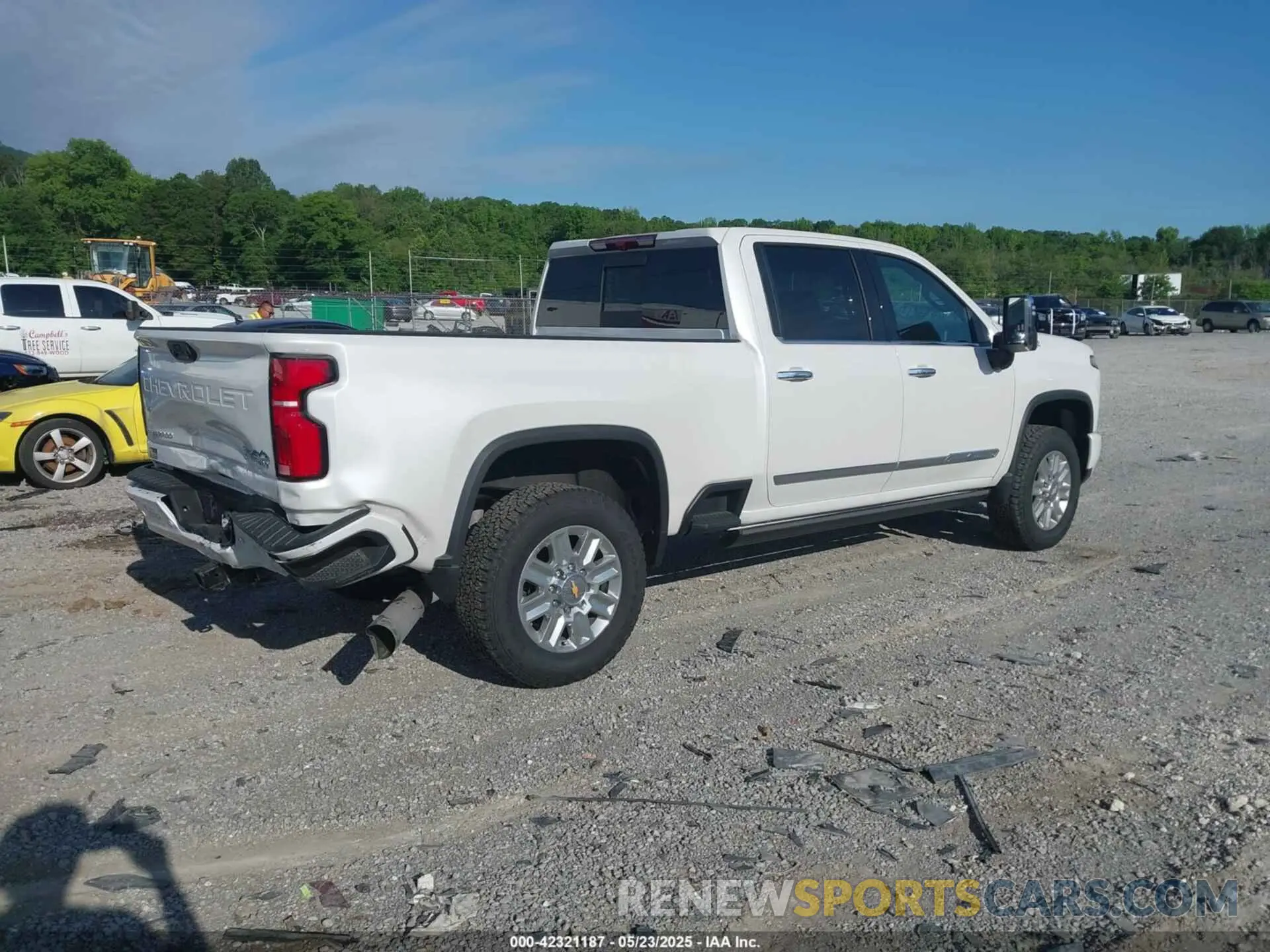 4 Photograph of a damaged car 1GC4KREY6SF238336 CHEVROLET SILVERADO 2500HD 2025