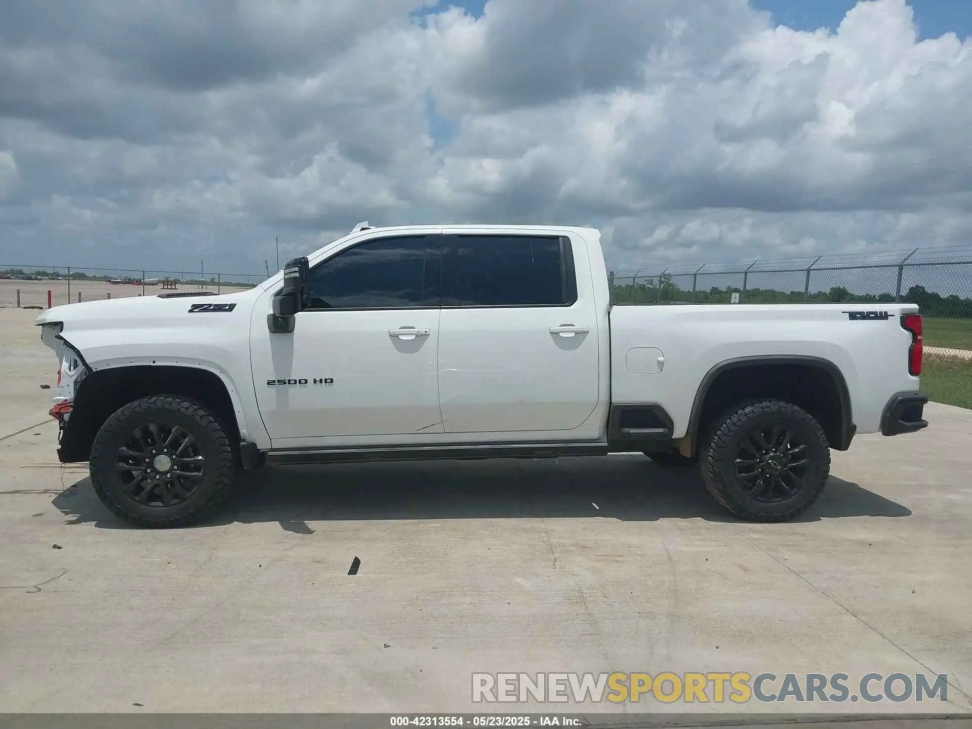 14 Photograph of a damaged car 2GC4KPEY8S1105363 CHEVROLET SILVERADO 2500HD 2025