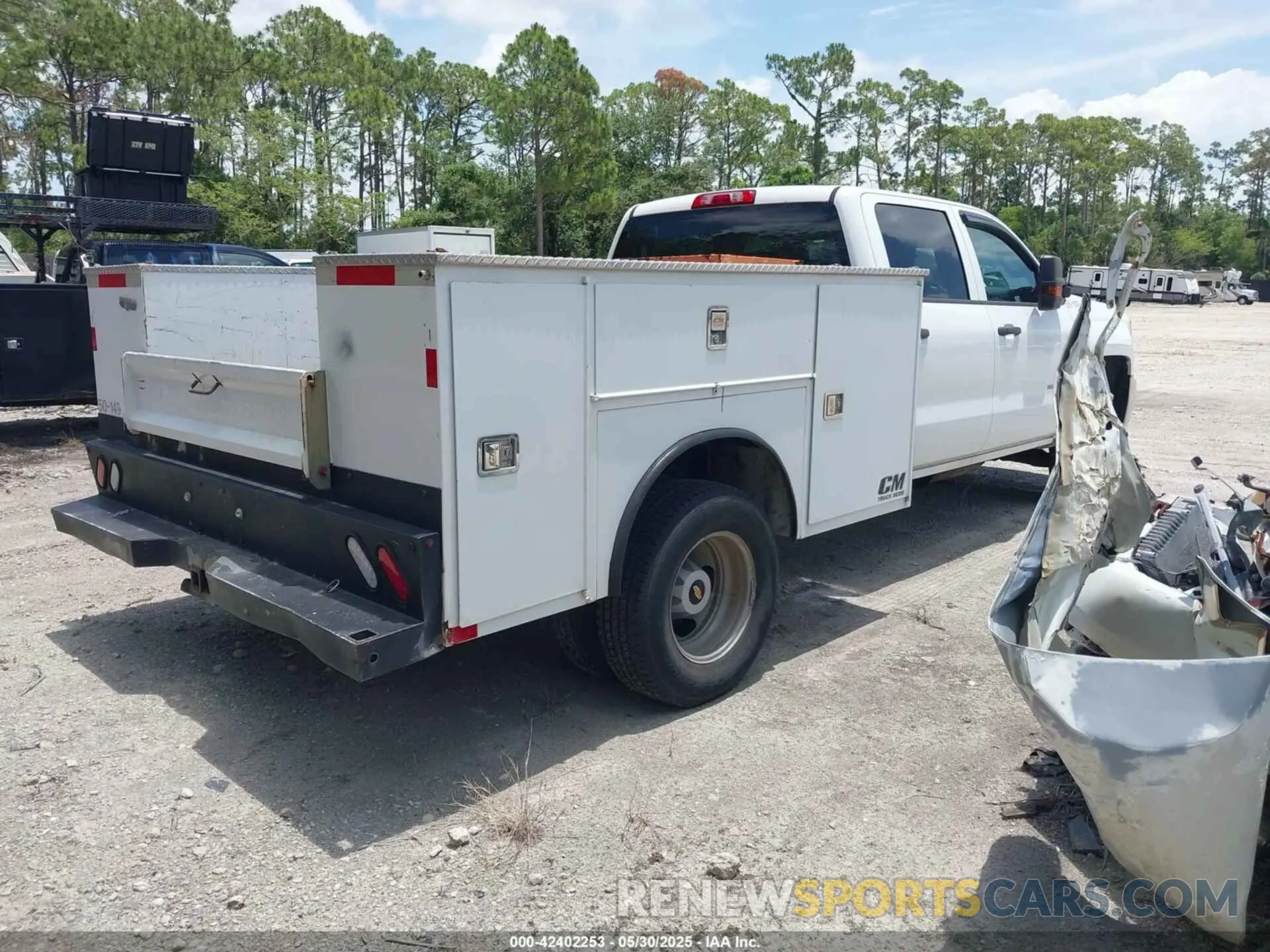4 Photograph of a damaged car 1GB4CVCG3KF258032 CHEVROLET SILVERADO 3500HD 2019