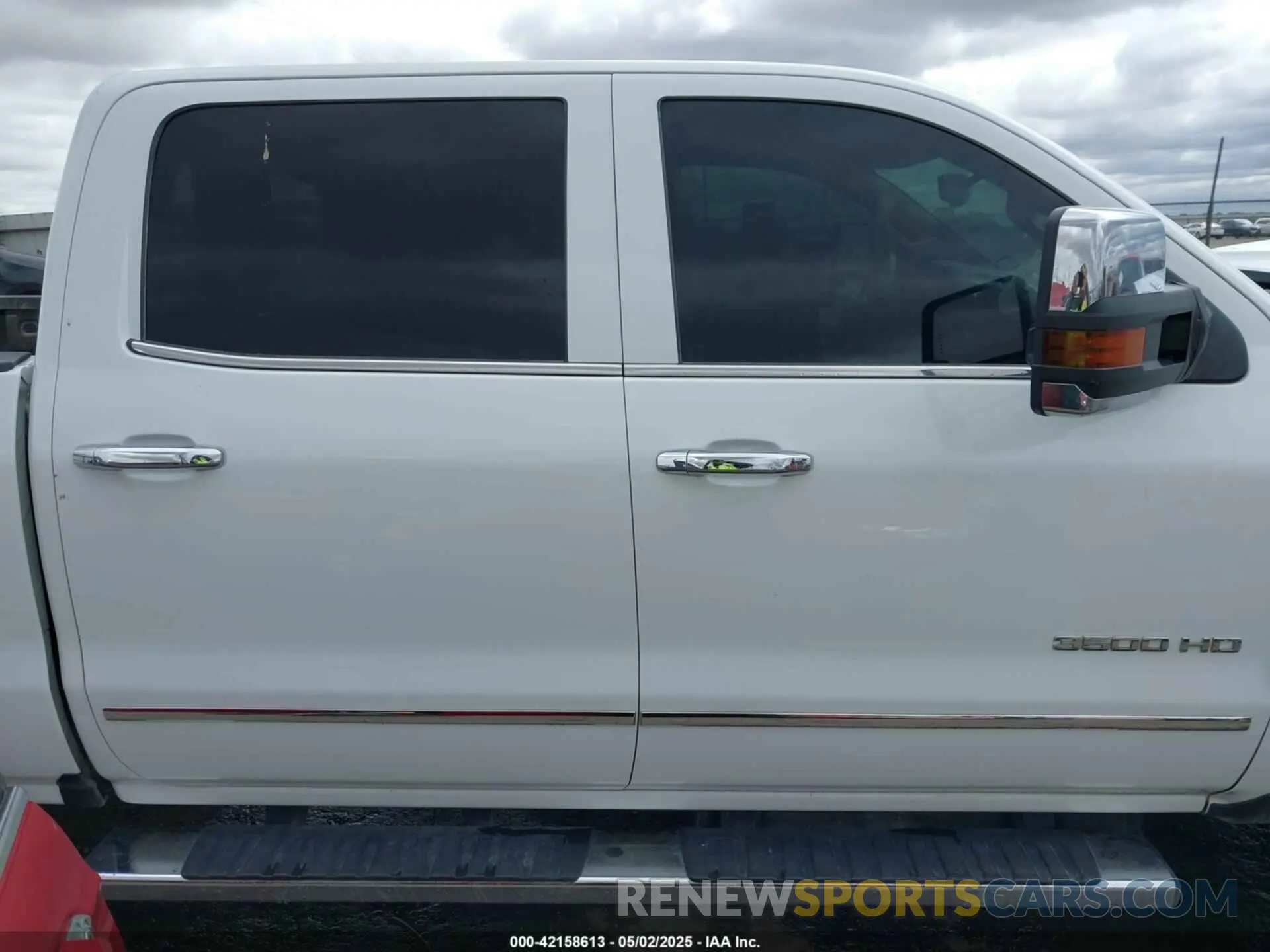 13 Photograph of a damaged car 1GC4CXCY3KF227413 CHEVROLET SILVERADO 3500HD 2019