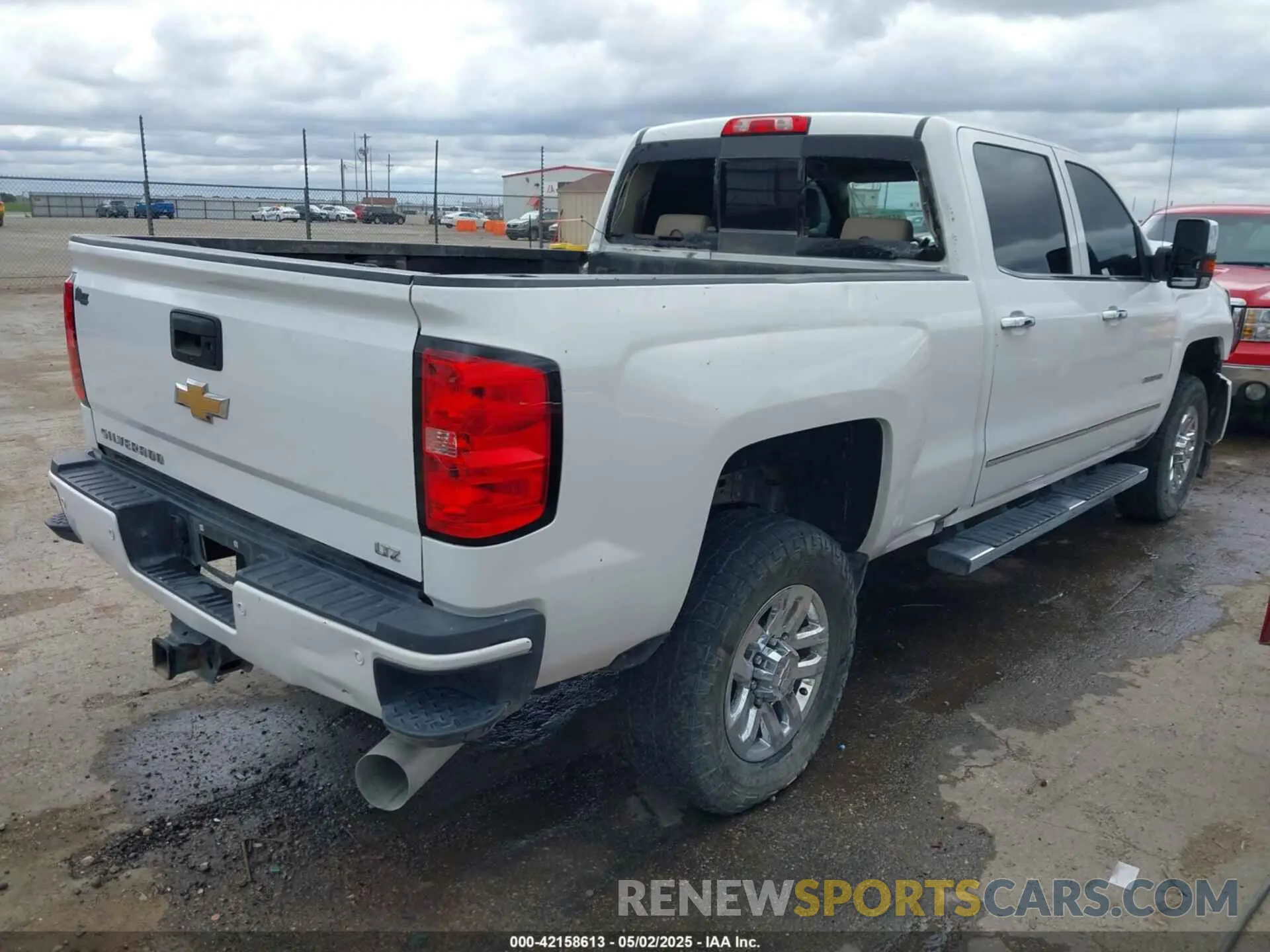 4 Photograph of a damaged car 1GC4CXCY3KF227413 CHEVROLET SILVERADO 3500HD 2019