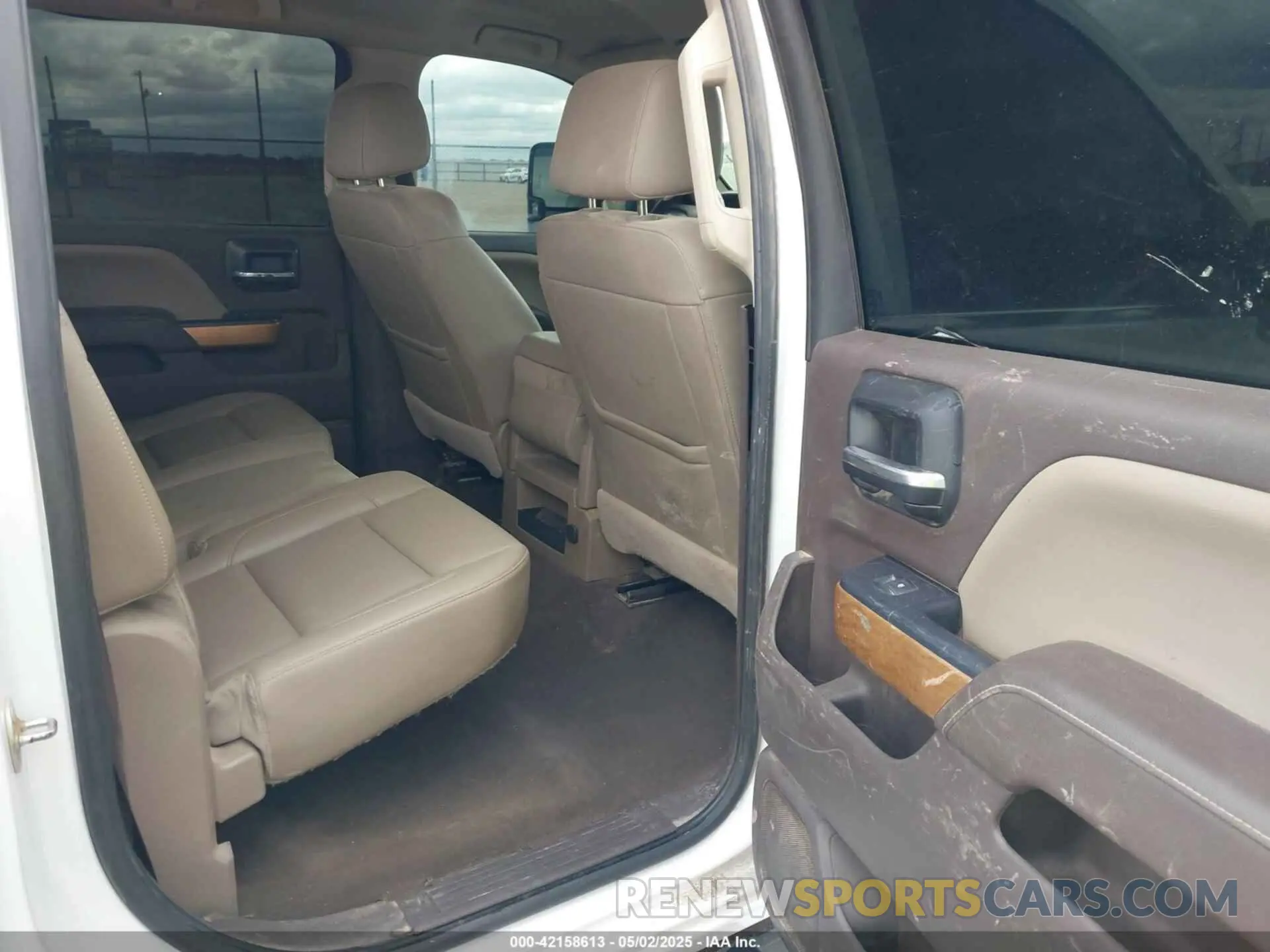 6 Photograph of a damaged car 1GC4CXCY3KF227413 CHEVROLET SILVERADO 3500HD 2019
