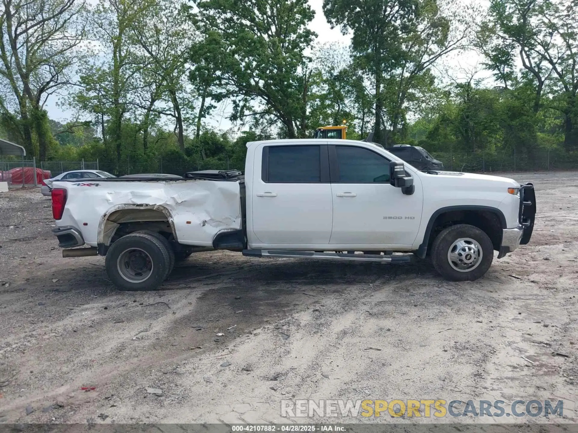 14 Photograph of a damaged car 1GC4YTEY9LF182759 CHEVROLET SILVERADO 3500HD 2020