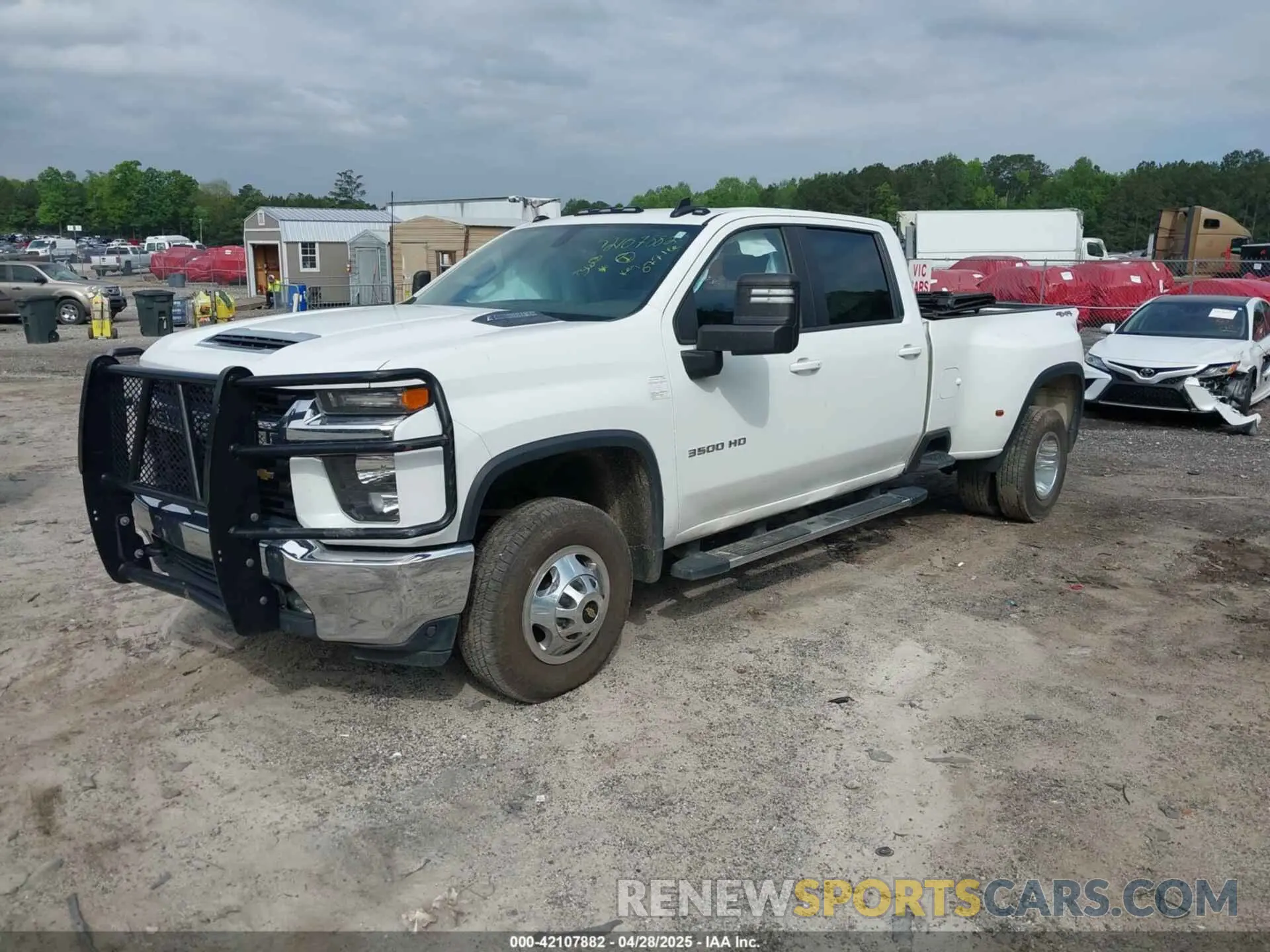 2 Photograph of a damaged car 1GC4YTEY9LF182759 CHEVROLET SILVERADO 3500HD 2020