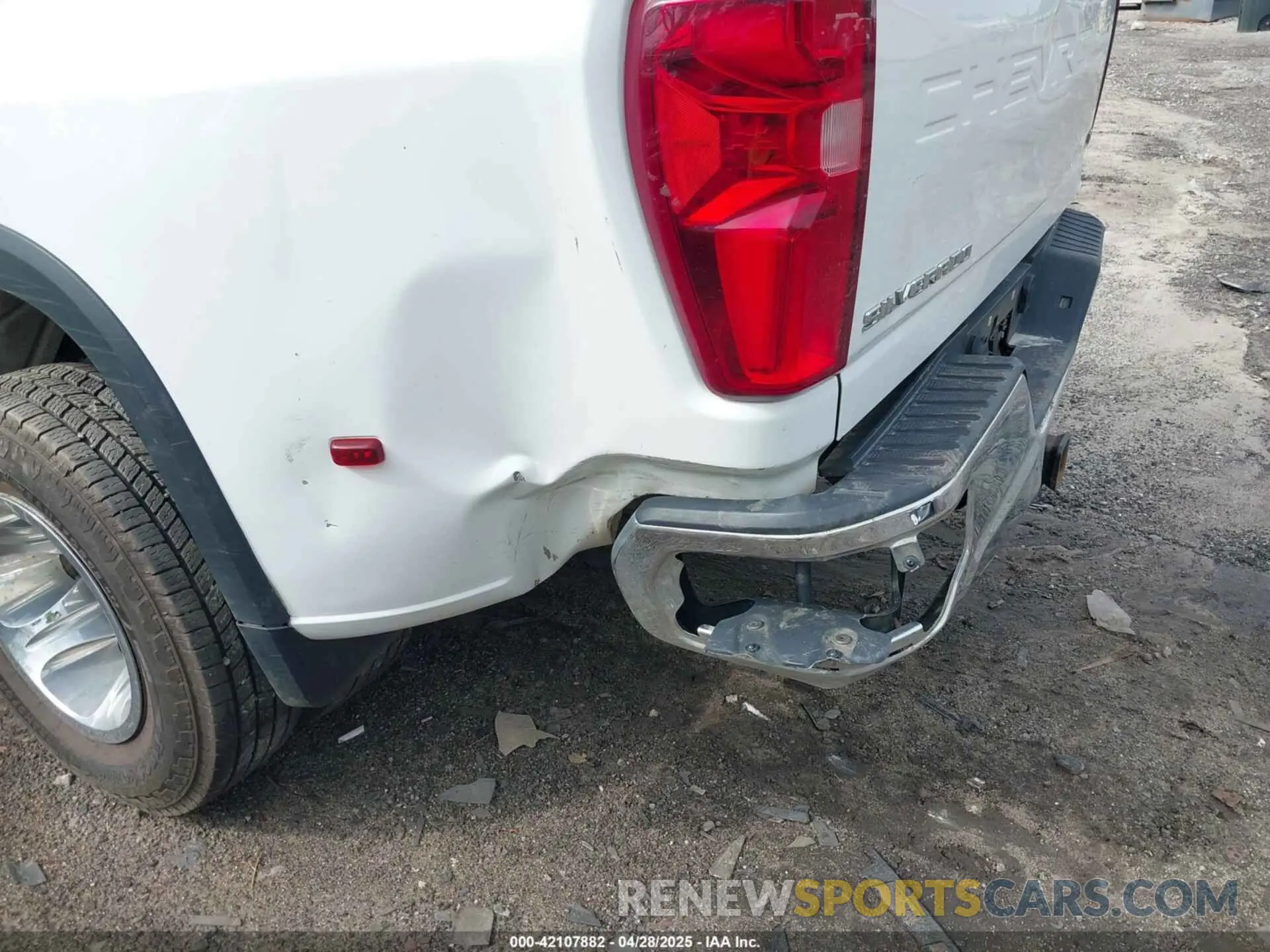 6 Photograph of a damaged car 1GC4YTEY9LF182759 CHEVROLET SILVERADO 3500HD 2020