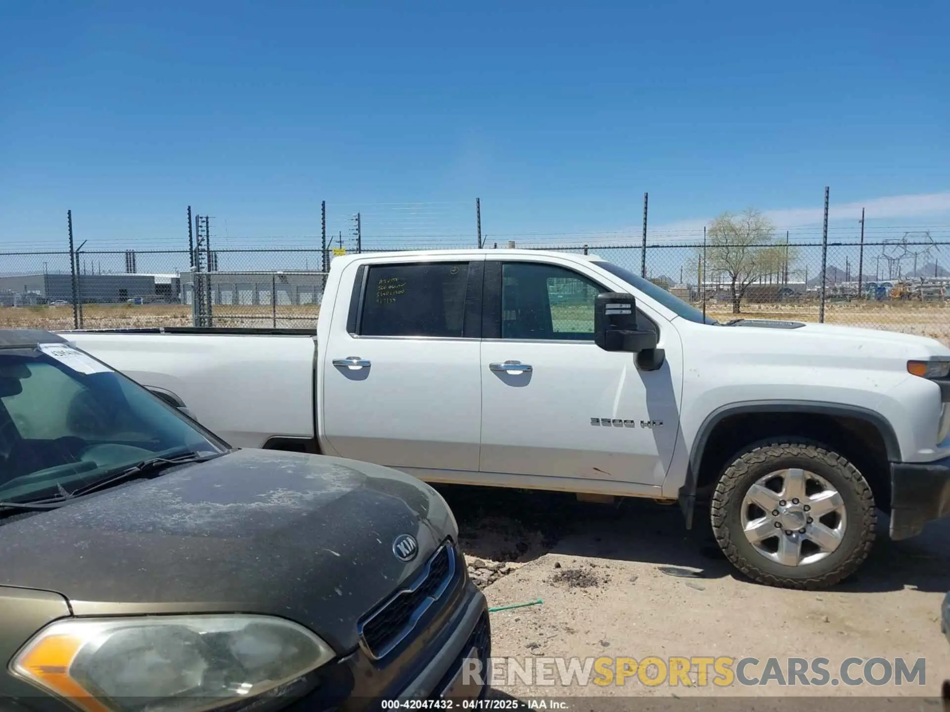 13 Photograph of a damaged car 1GC4YUEY0LF309128 CHEVROLET SILVERADO 3500HD 2020