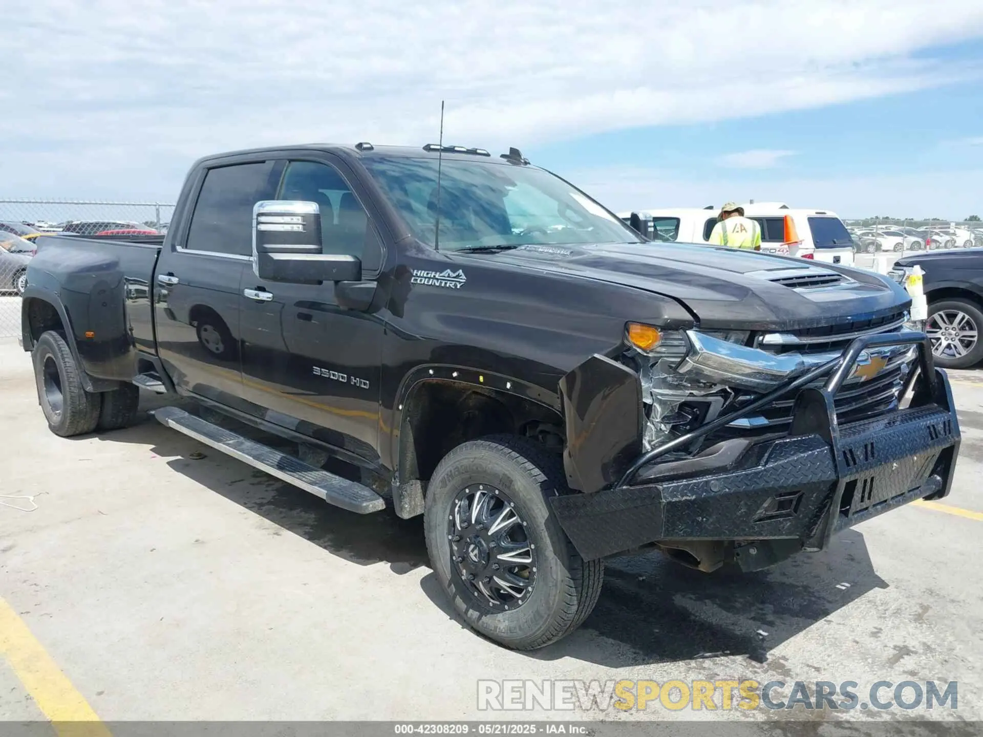 1 Photograph of a damaged car 1GC4YVEY1LF295648 CHEVROLET SILVERADO 3500HD 2020