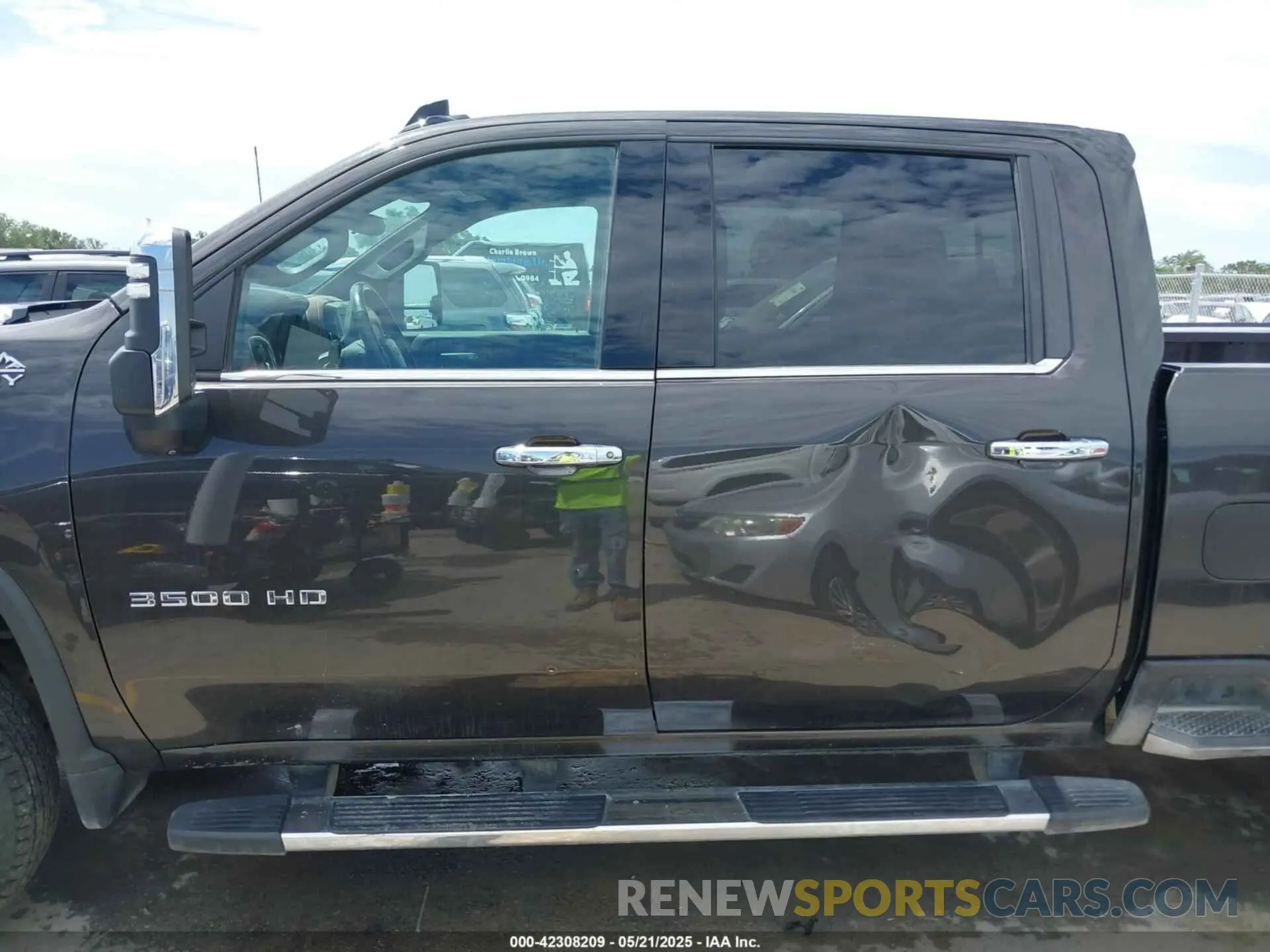 14 Photograph of a damaged car 1GC4YVEY1LF295648 CHEVROLET SILVERADO 3500HD 2020
