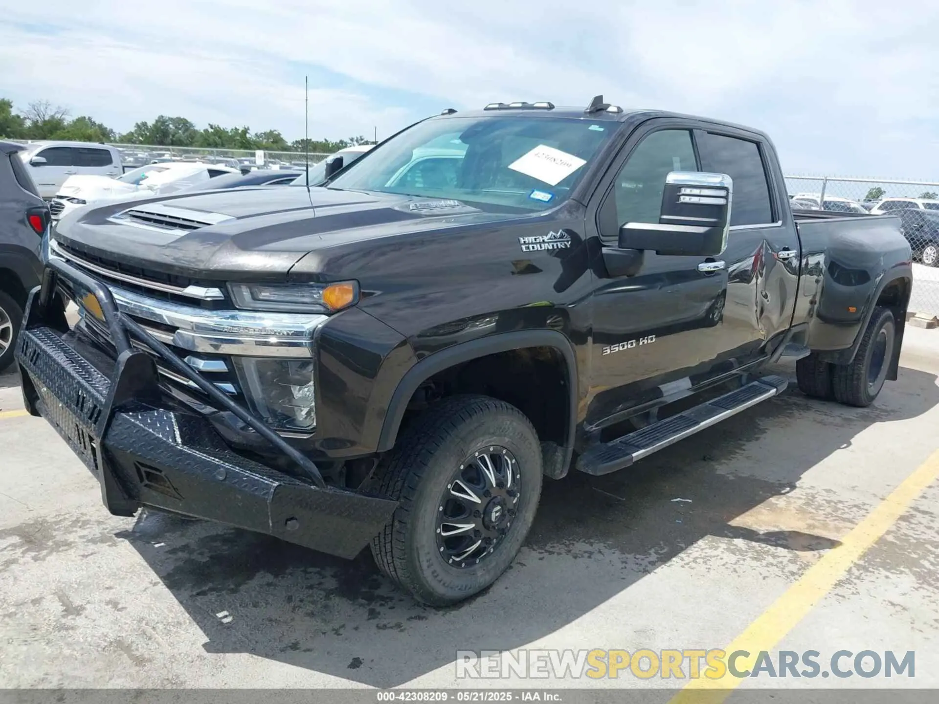 2 Photograph of a damaged car 1GC4YVEY1LF295648 CHEVROLET SILVERADO 3500HD 2020