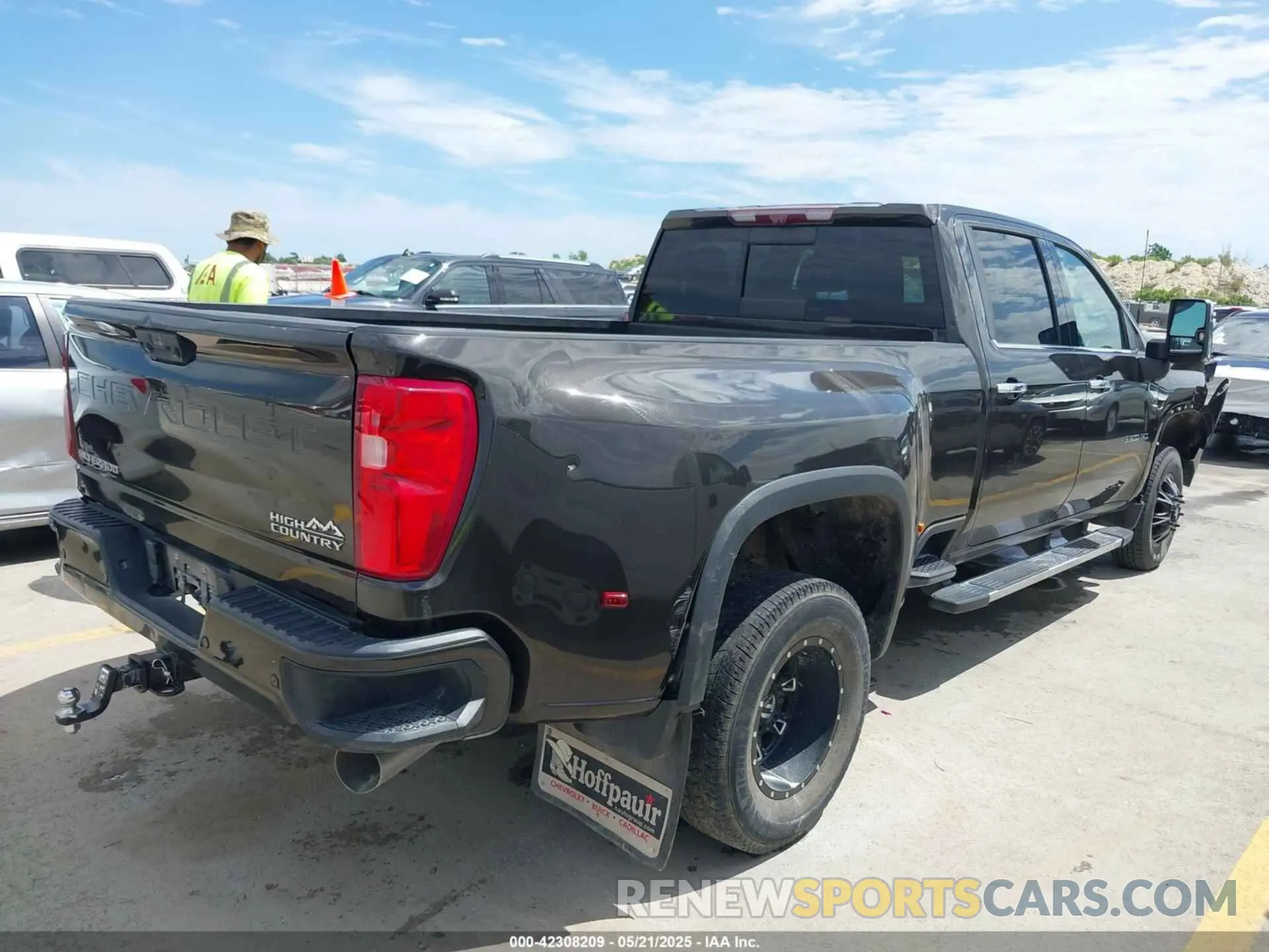 4 Photograph of a damaged car 1GC4YVEY1LF295648 CHEVROLET SILVERADO 3500HD 2020