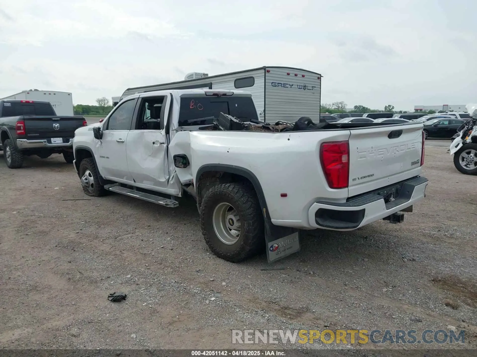 3 Photograph of a damaged car 1GC4YVEY2LF211787 CHEVROLET SILVERADO 3500HD 2020