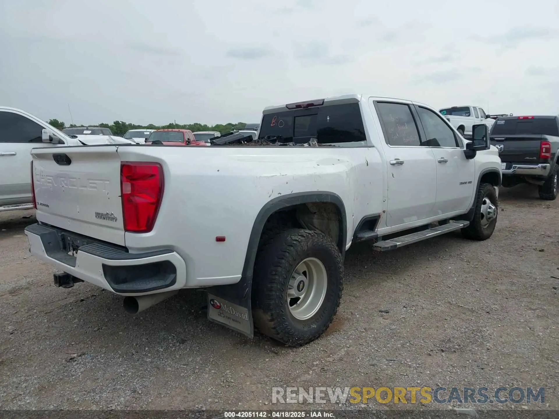 4 Photograph of a damaged car 1GC4YVEY2LF211787 CHEVROLET SILVERADO 3500HD 2020