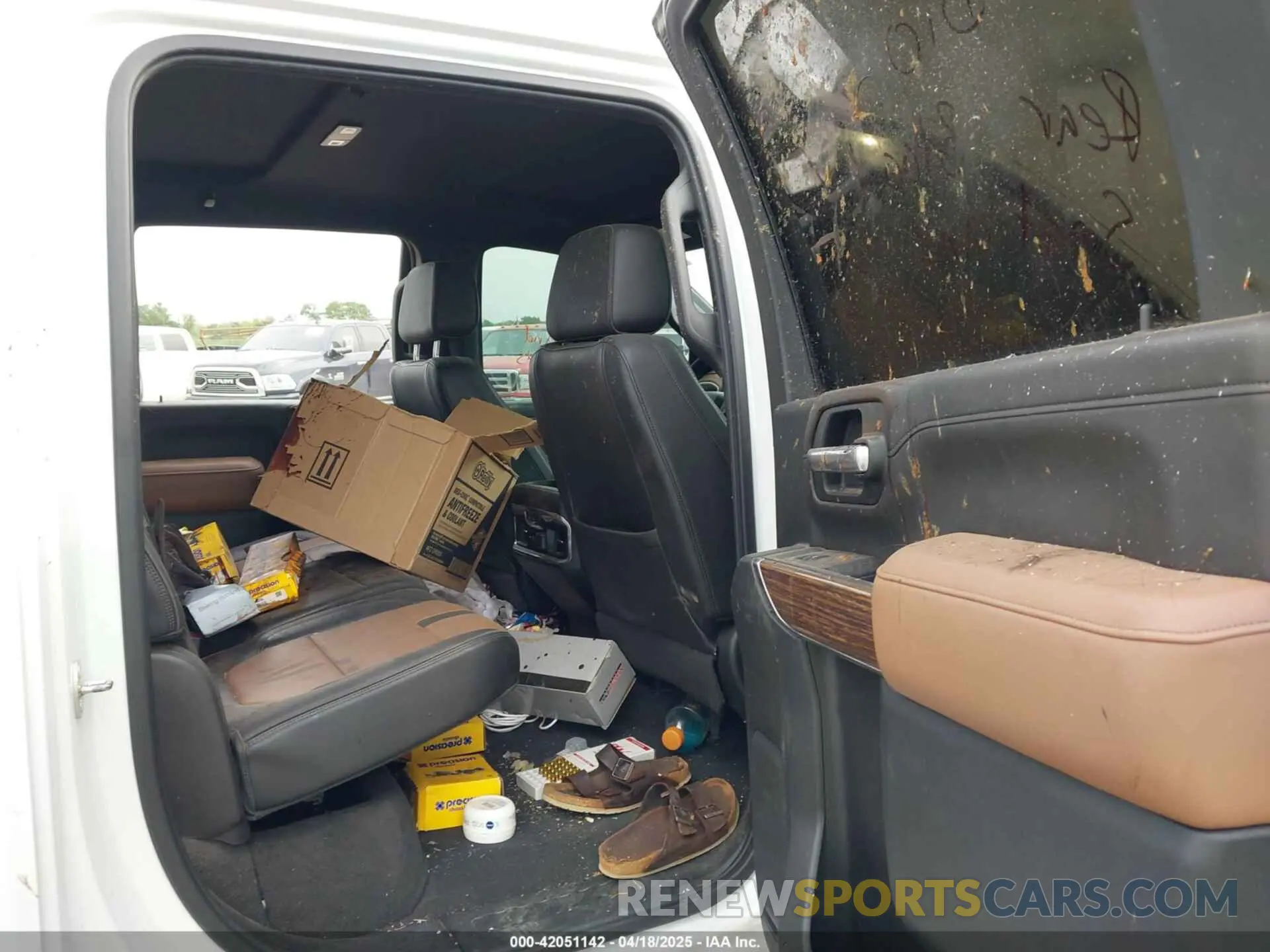 8 Photograph of a damaged car 1GC4YVEY2LF211787 CHEVROLET SILVERADO 3500HD 2020