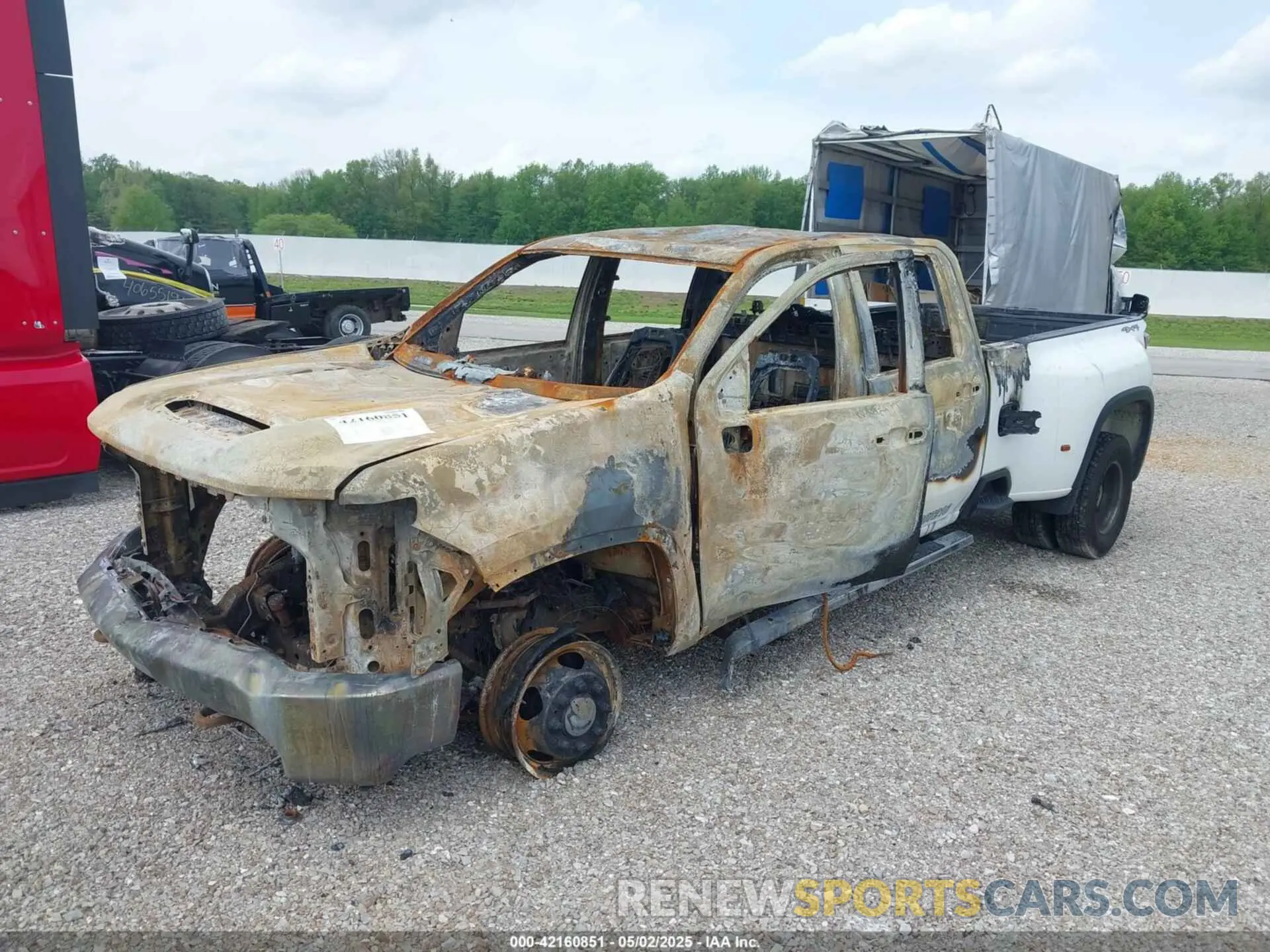 2 Photograph of a damaged car 1GC4YTEYXMF294424 CHEVROLET SILVERADO 3500HD 2021