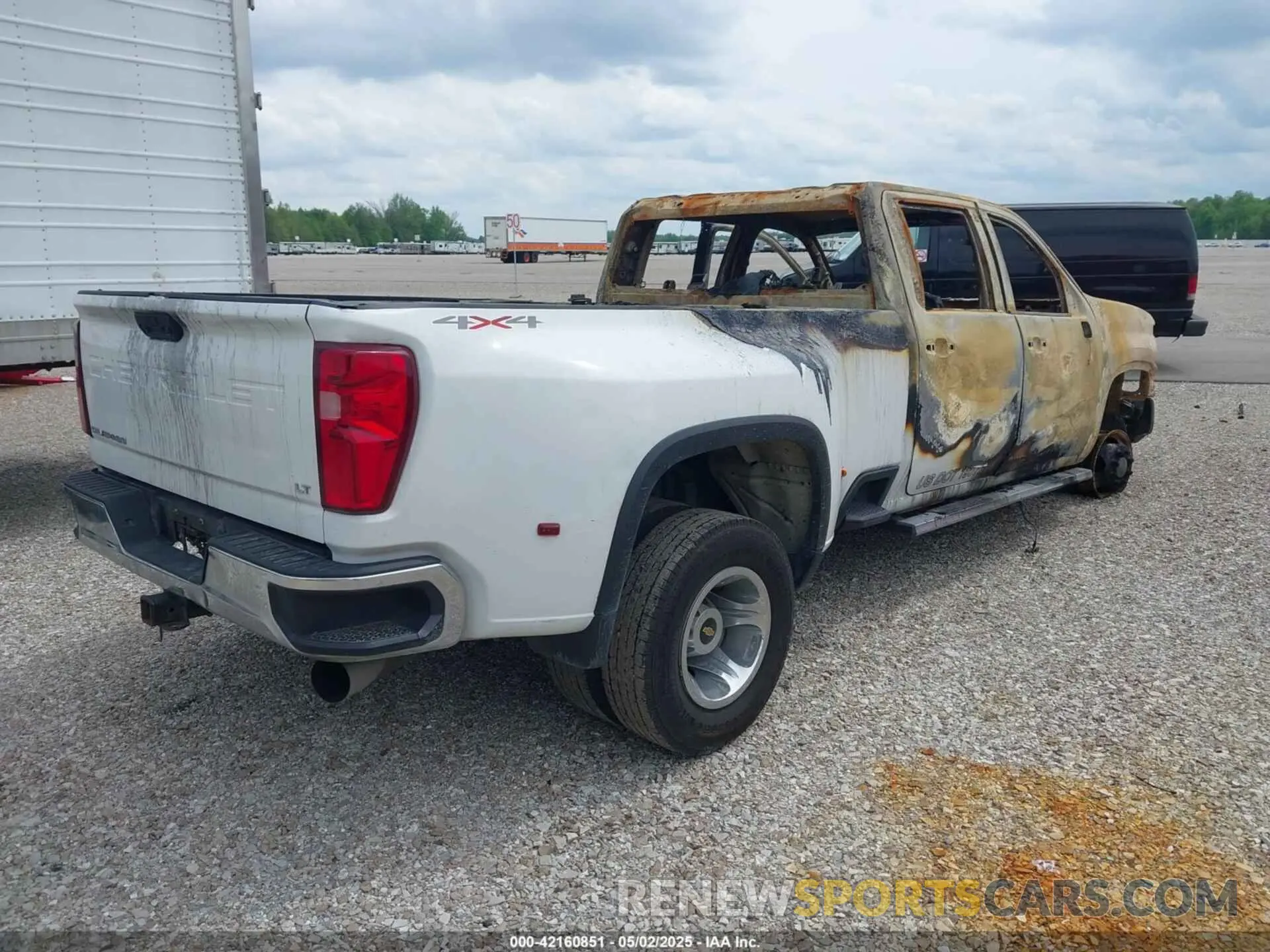 4 Photograph of a damaged car 1GC4YTEYXMF294424 CHEVROLET SILVERADO 3500HD 2021
