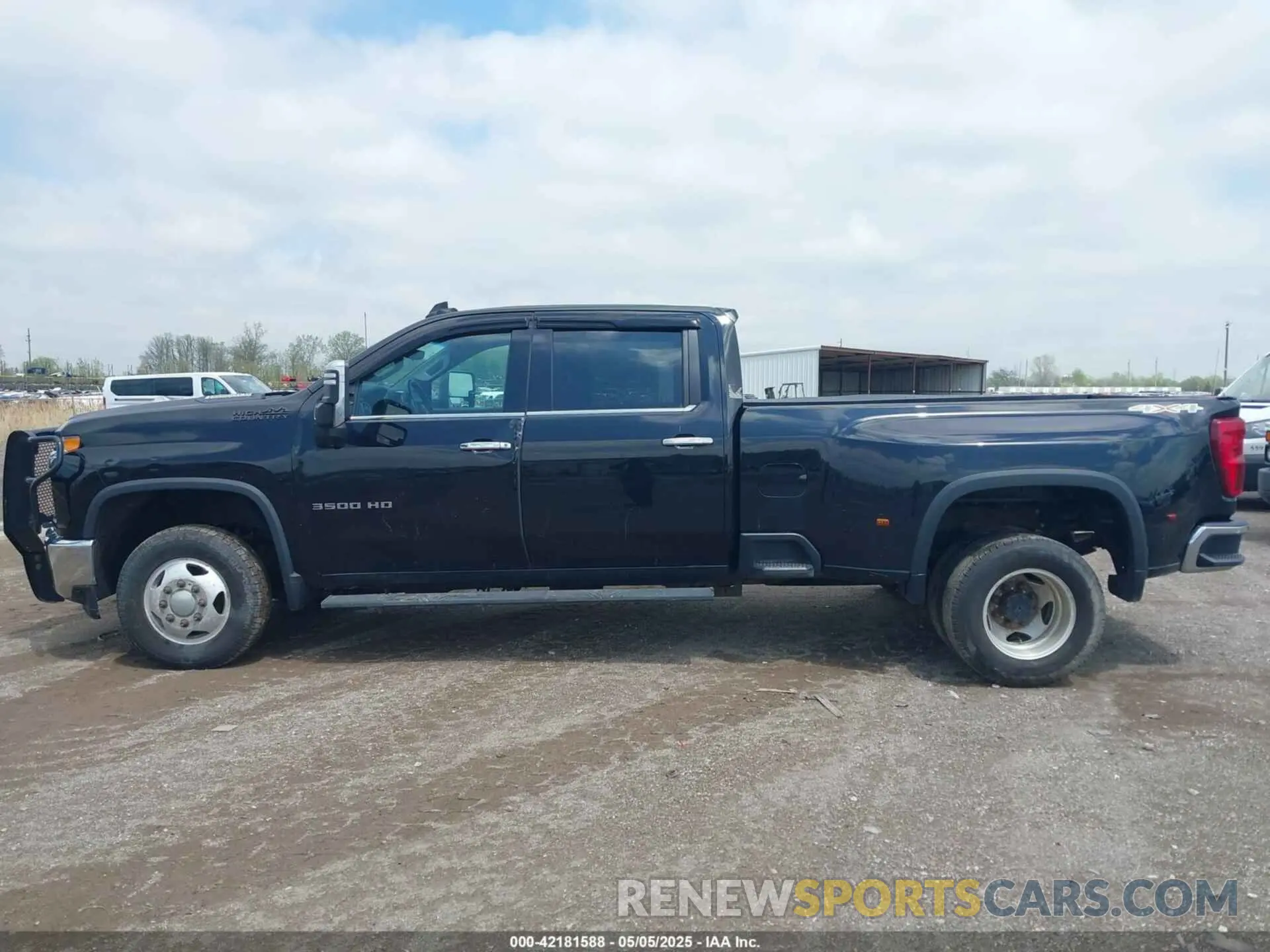 14 Photograph of a damaged car 1GC4YUEY2MF262296 CHEVROLET SILVERADO 3500HD 2021
