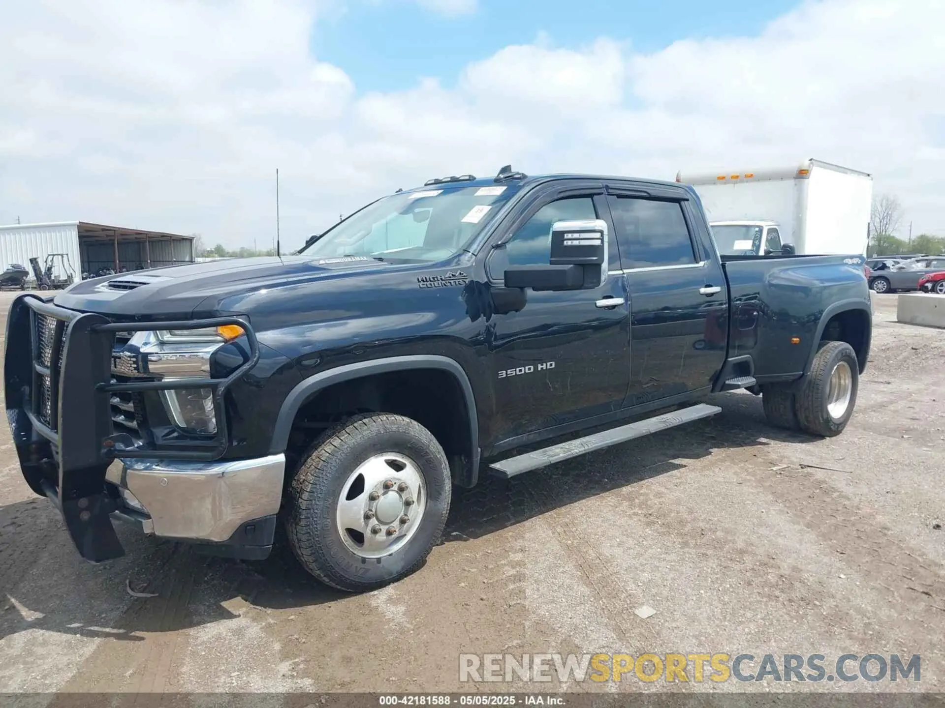 2 Photograph of a damaged car 1GC4YUEY2MF262296 CHEVROLET SILVERADO 3500HD 2021