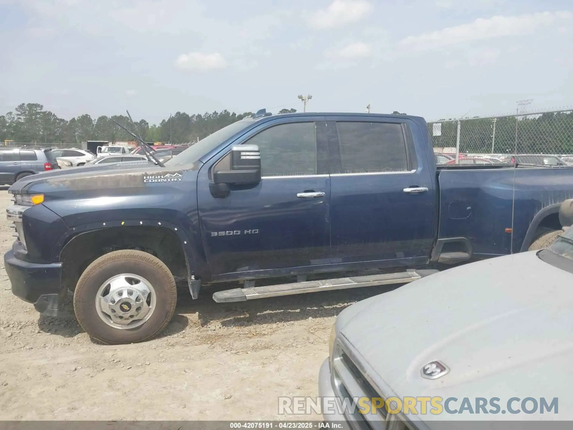14 Photograph of a damaged car 1GC4YVEYXMF111454 CHEVROLET SILVERADO 3500HD 2021
