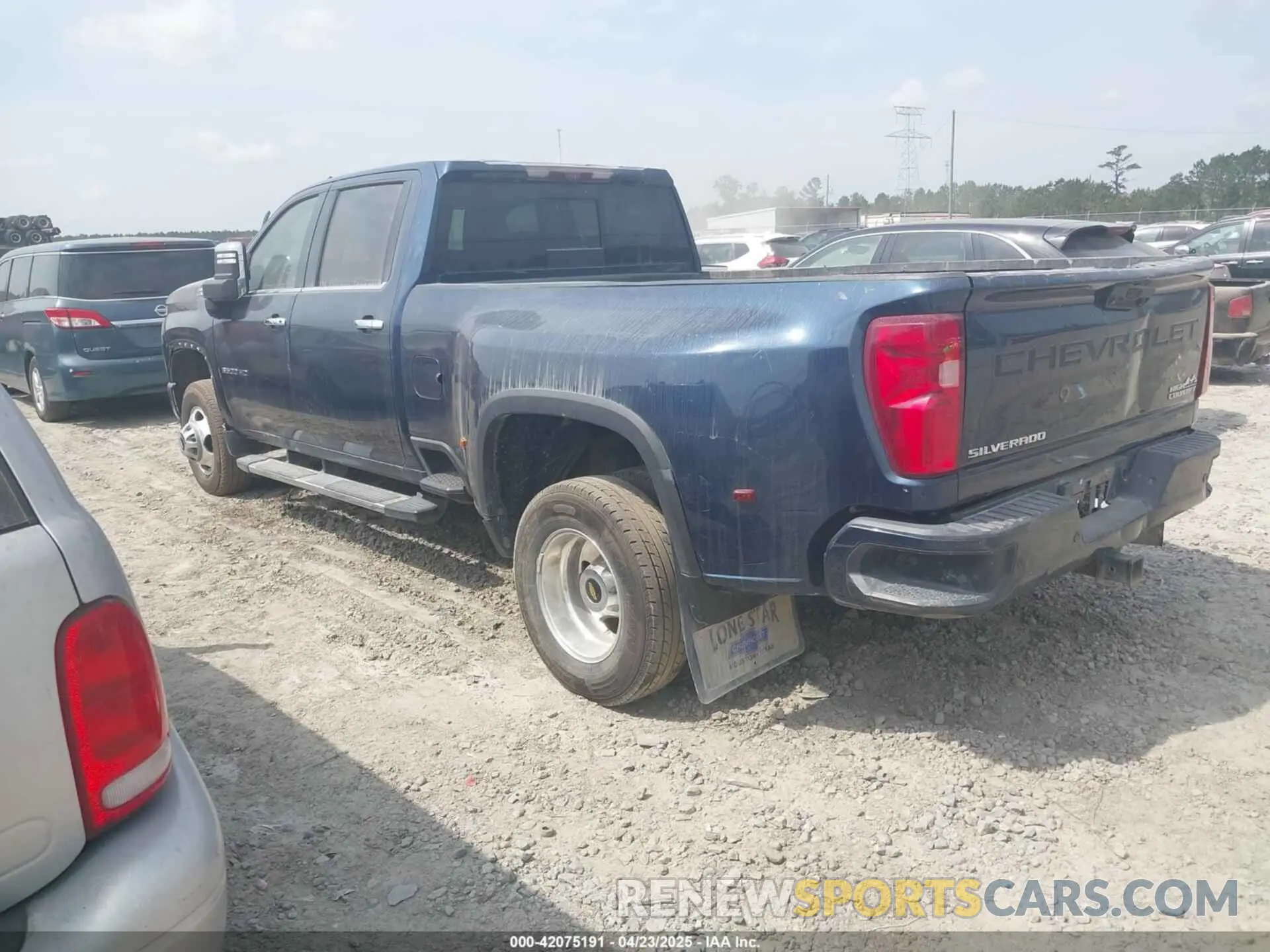 3 Photograph of a damaged car 1GC4YVEYXMF111454 CHEVROLET SILVERADO 3500HD 2021