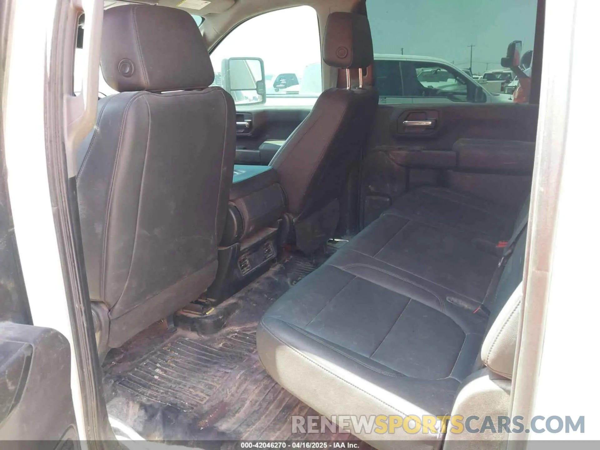 6 Photograph of a damaged car 1GC4YSE72NF197186 CHEVROLET SILVERADO 3500HD 2022