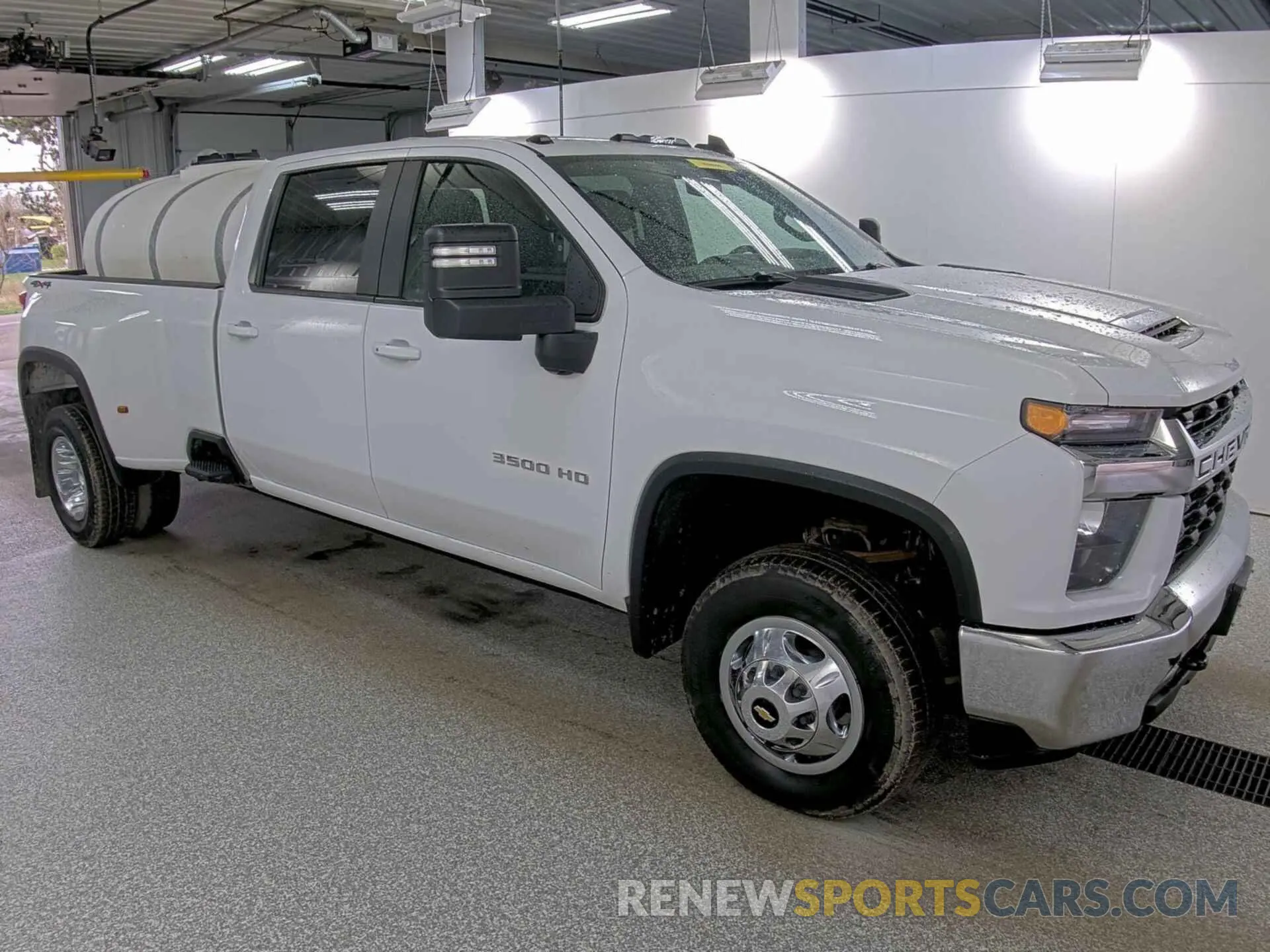 2 Photograph of a damaged car 1GC4YTE70NF171935 CHEVROLET SILVERADO 3500HD 2022