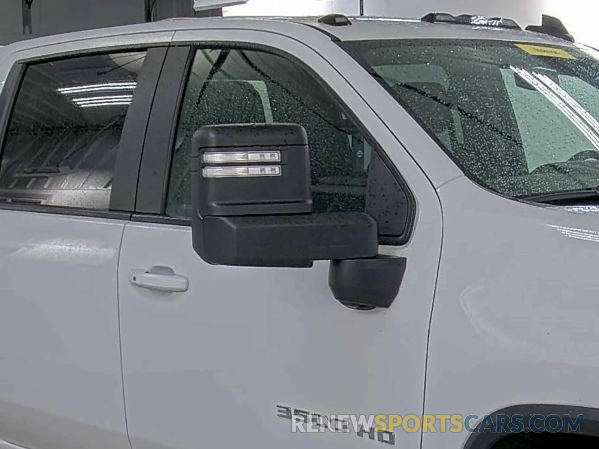32 Photograph of a damaged car 1GC4YTE70NF171935 CHEVROLET SILVERADO 3500HD 2022