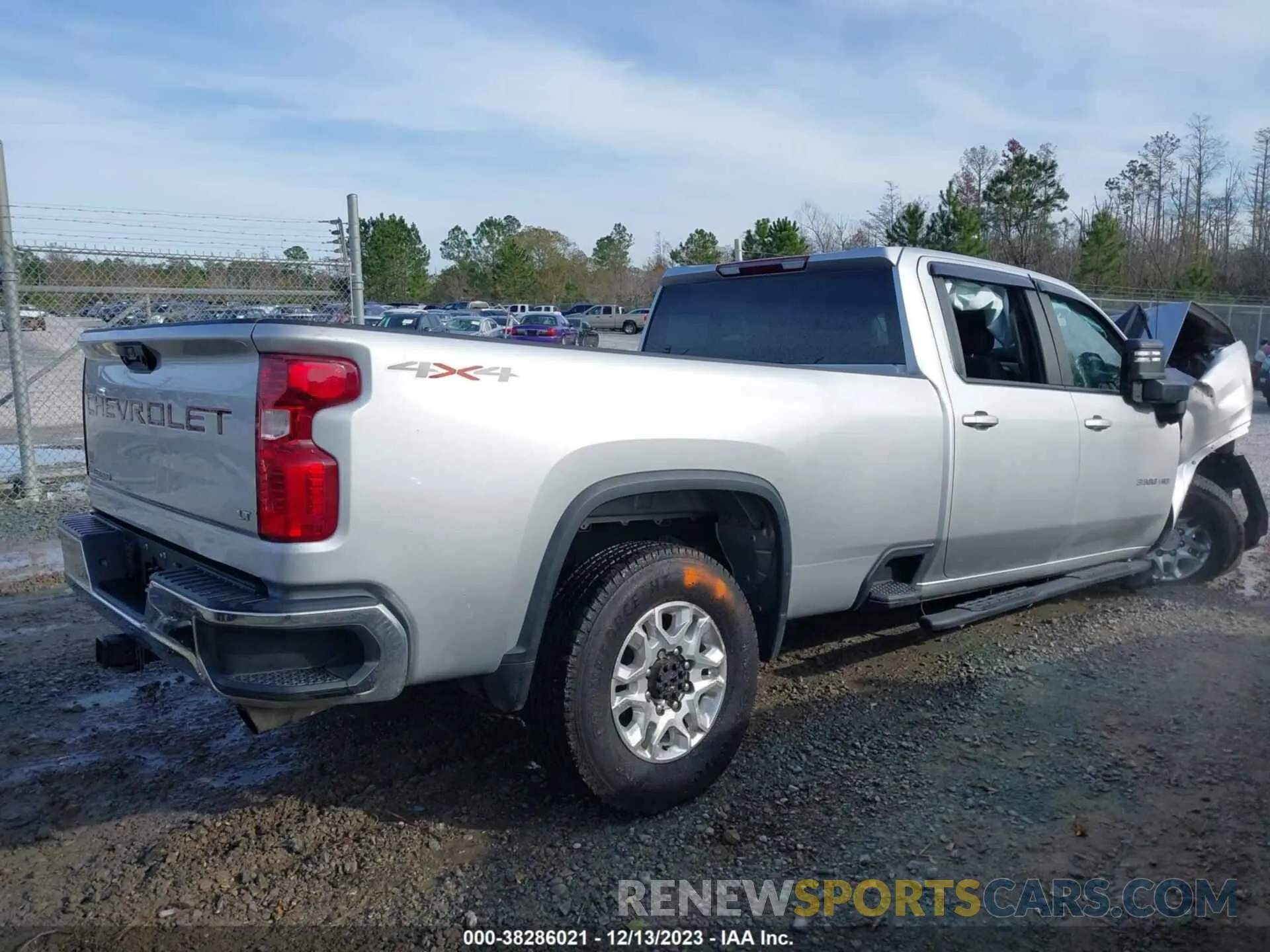 4 Photograph of a damaged car 1GC4YTE74NF197129 CHEVROLET SILVERADO 3500HD 2022