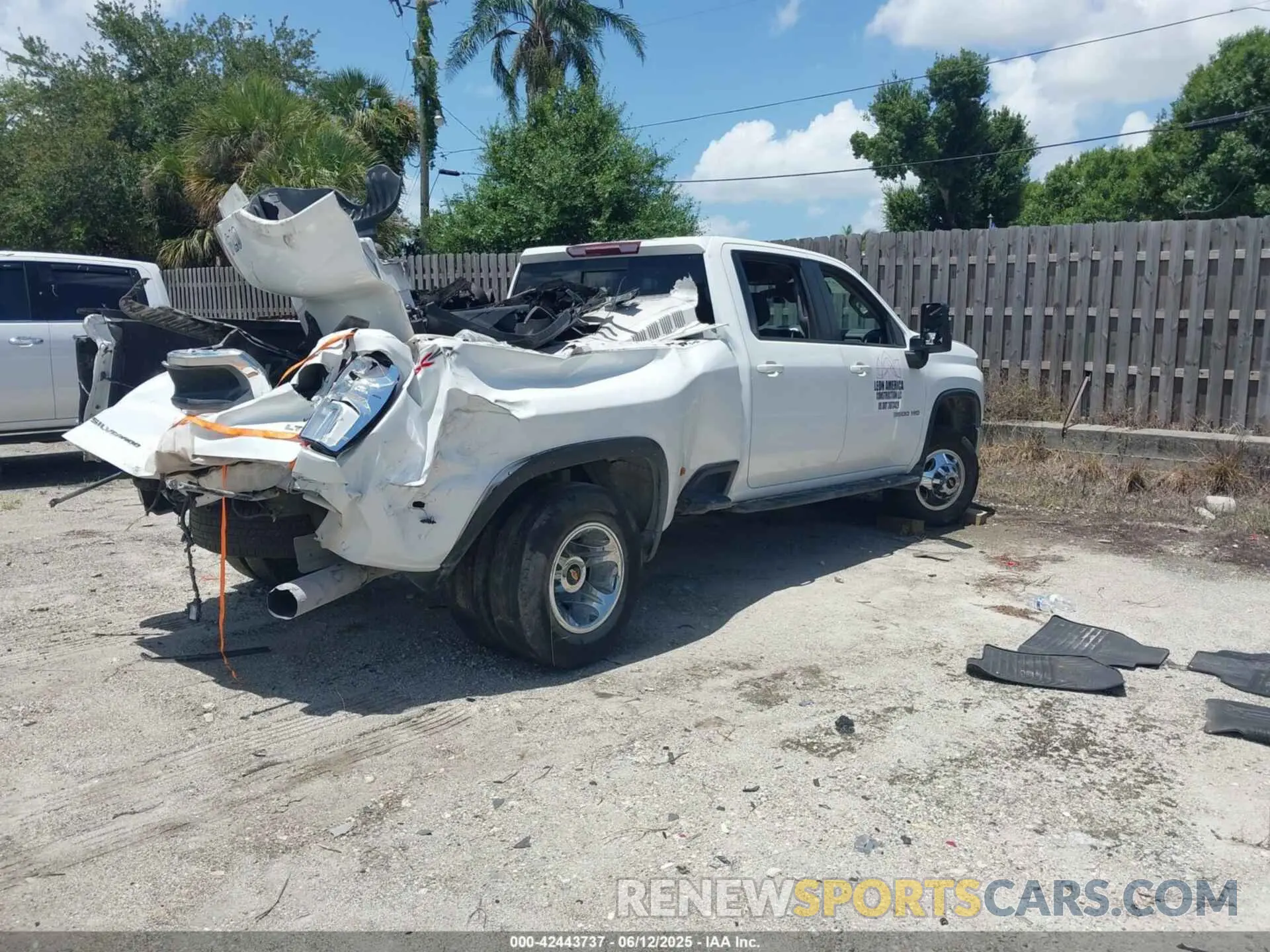 4 Photograph of a damaged car 1GC4YTEY3NF336546 CHEVROLET SILVERADO 3500HD 2022