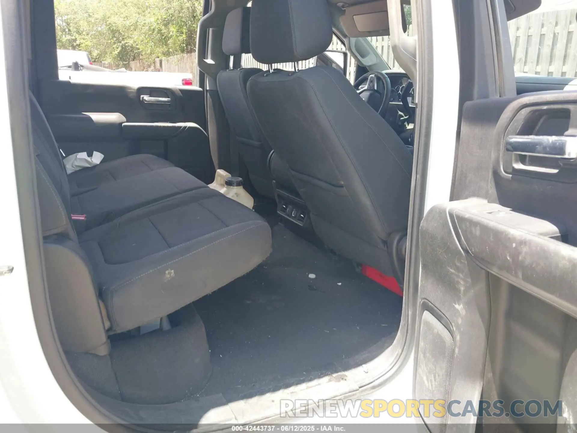 8 Photograph of a damaged car 1GC4YTEY3NF336546 CHEVROLET SILVERADO 3500HD 2022