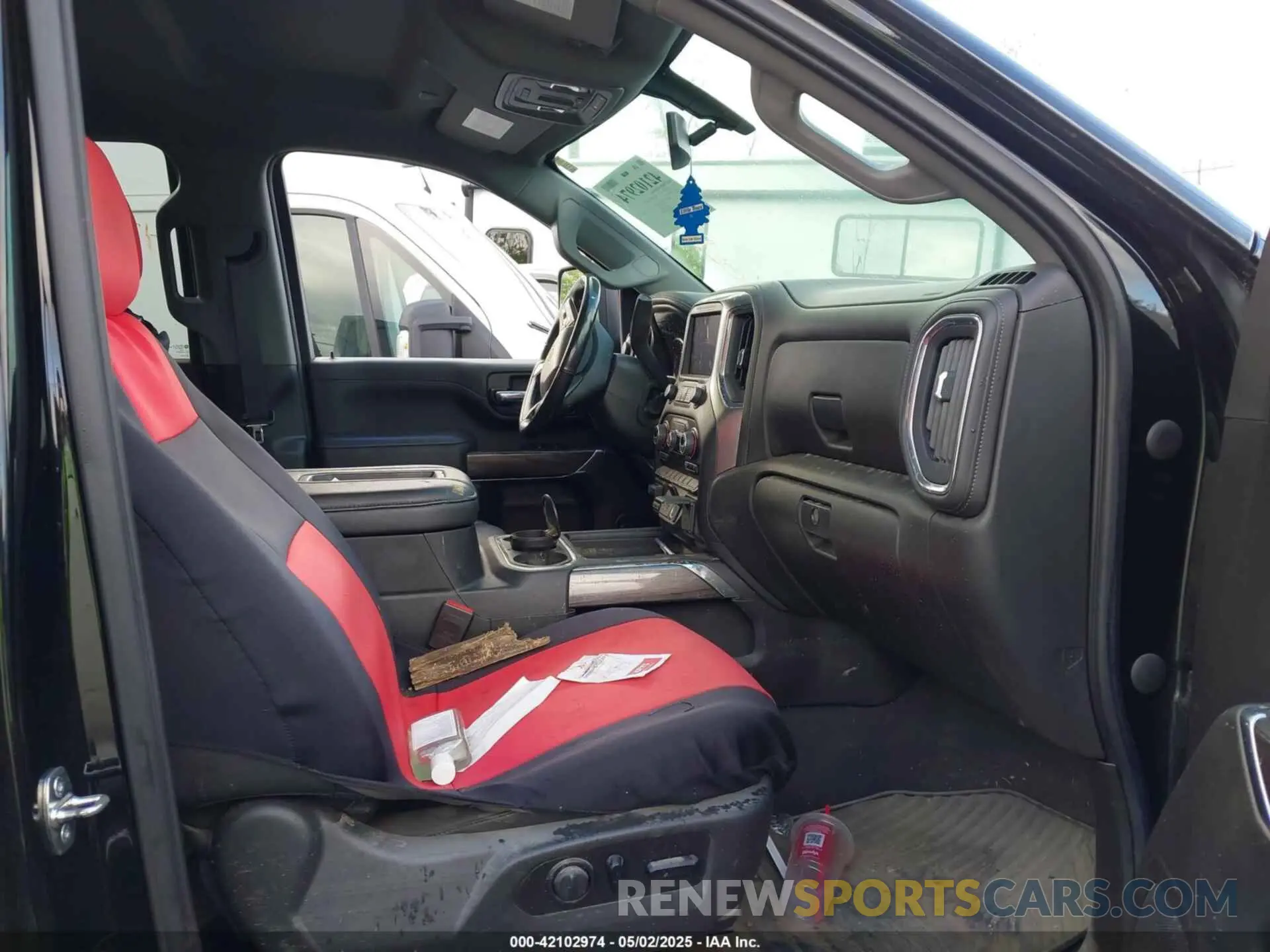 5 Photograph of a damaged car 1GC4YUE71NF100927 CHEVROLET SILVERADO 3500HD 2022