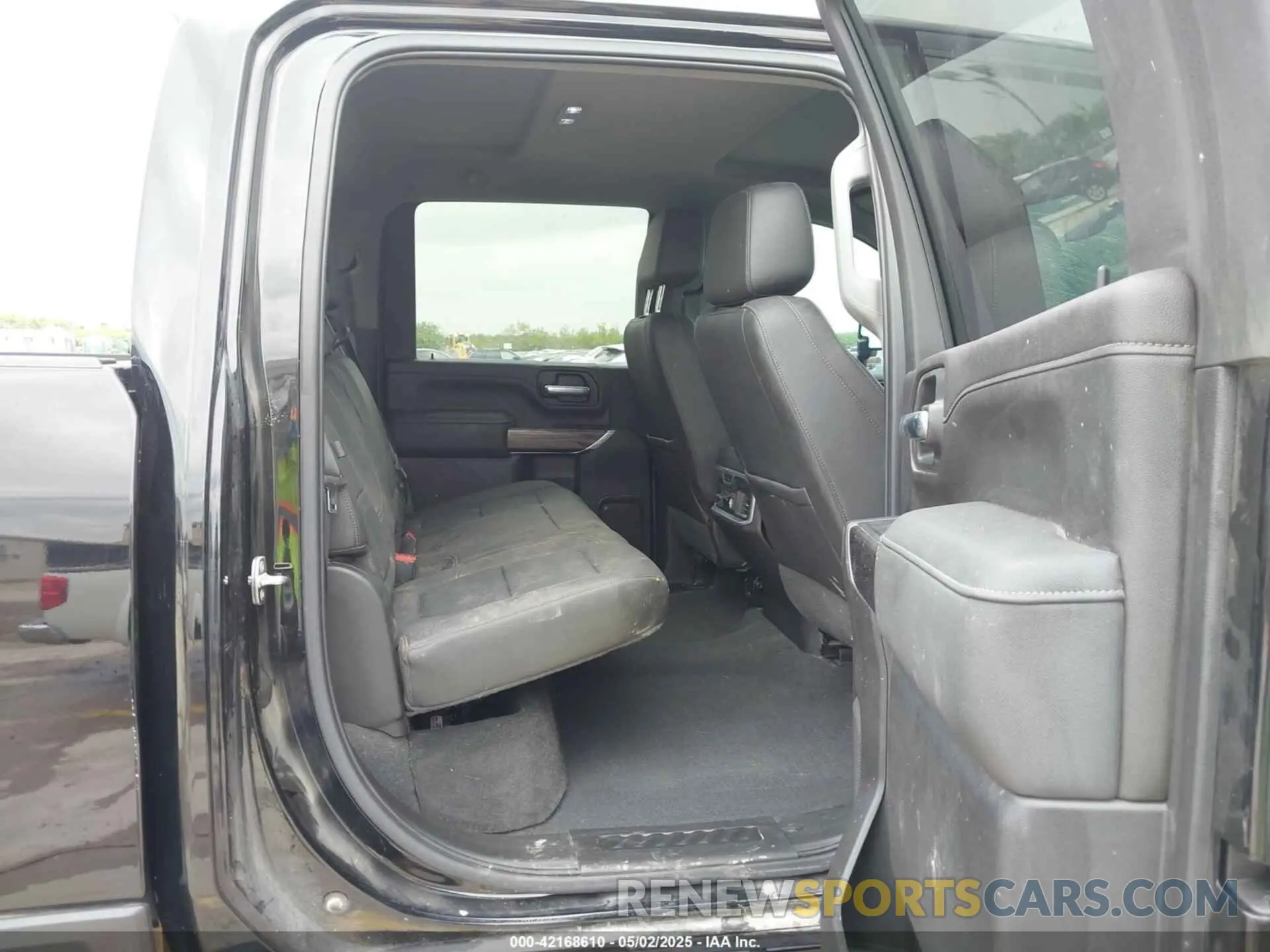 14 Photograph of a damaged car 1GC4YUEY0NF322609 CHEVROLET SILVERADO 3500HD 2022